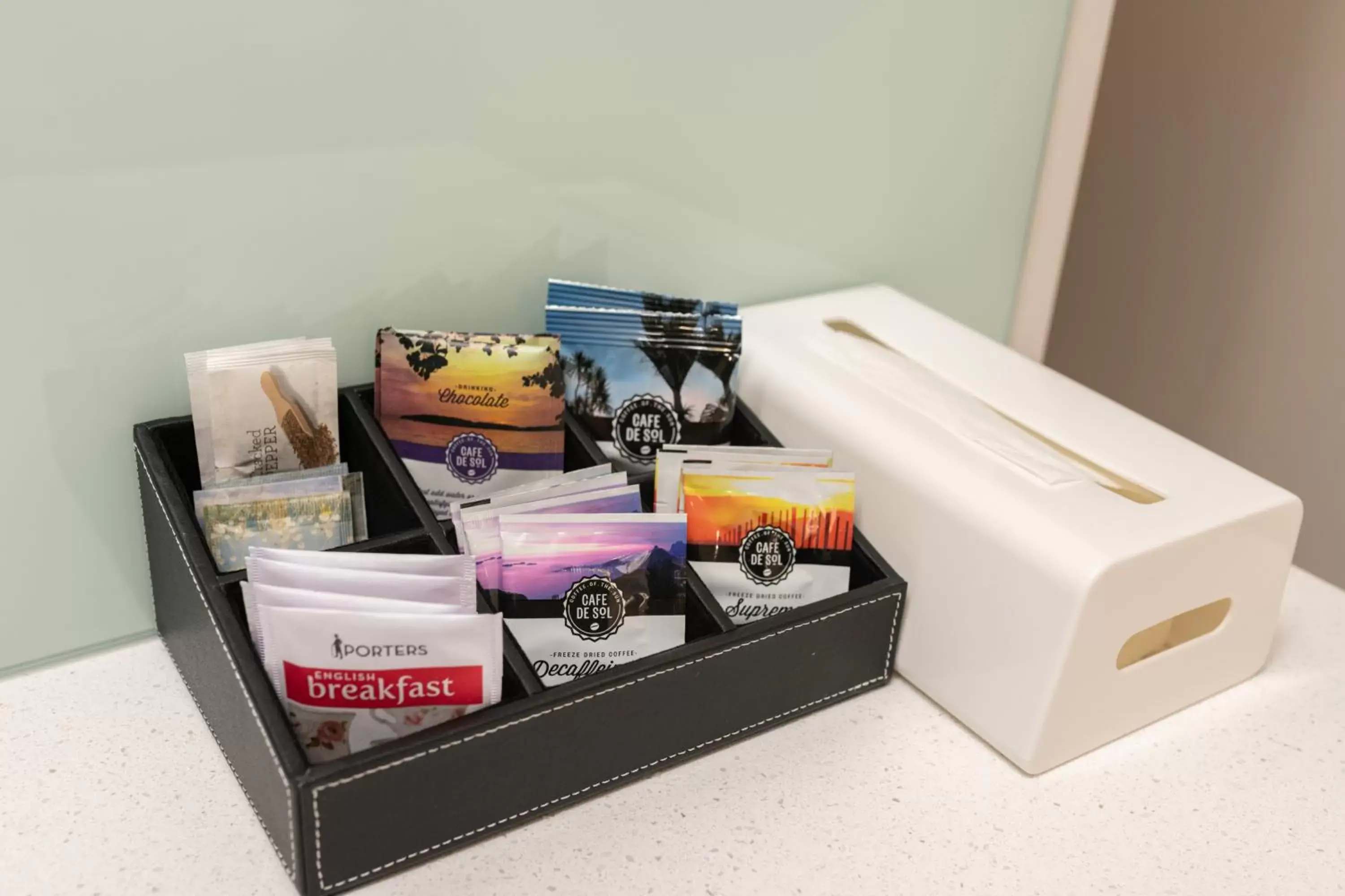 Coffee/tea facilities in Best Western Newmarket Inn & Suites