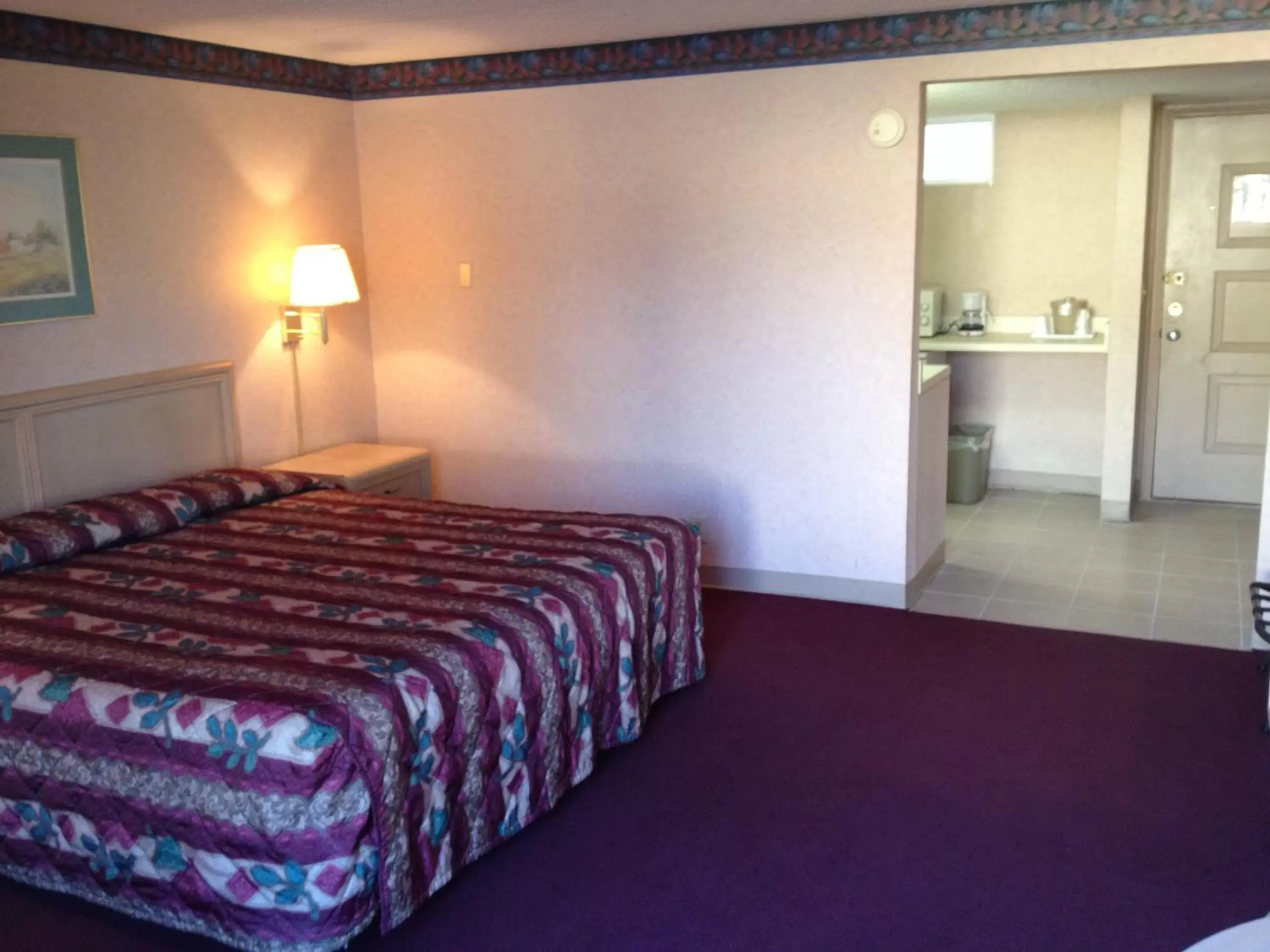 Bed in Green Valley Motel Bed in Green Valley Motel