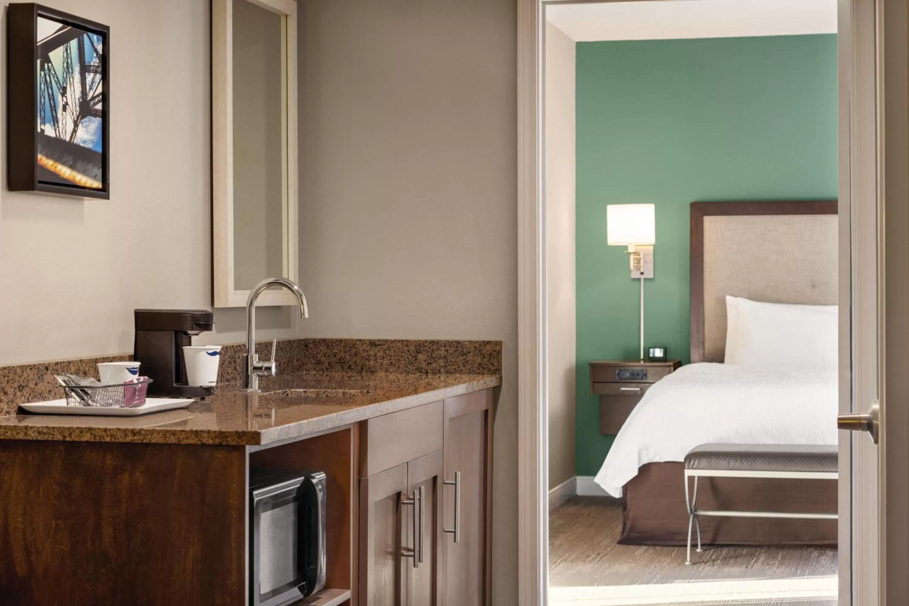 Bedroom, Bed in Hampton Inn and Suites New Orleans Convention Center