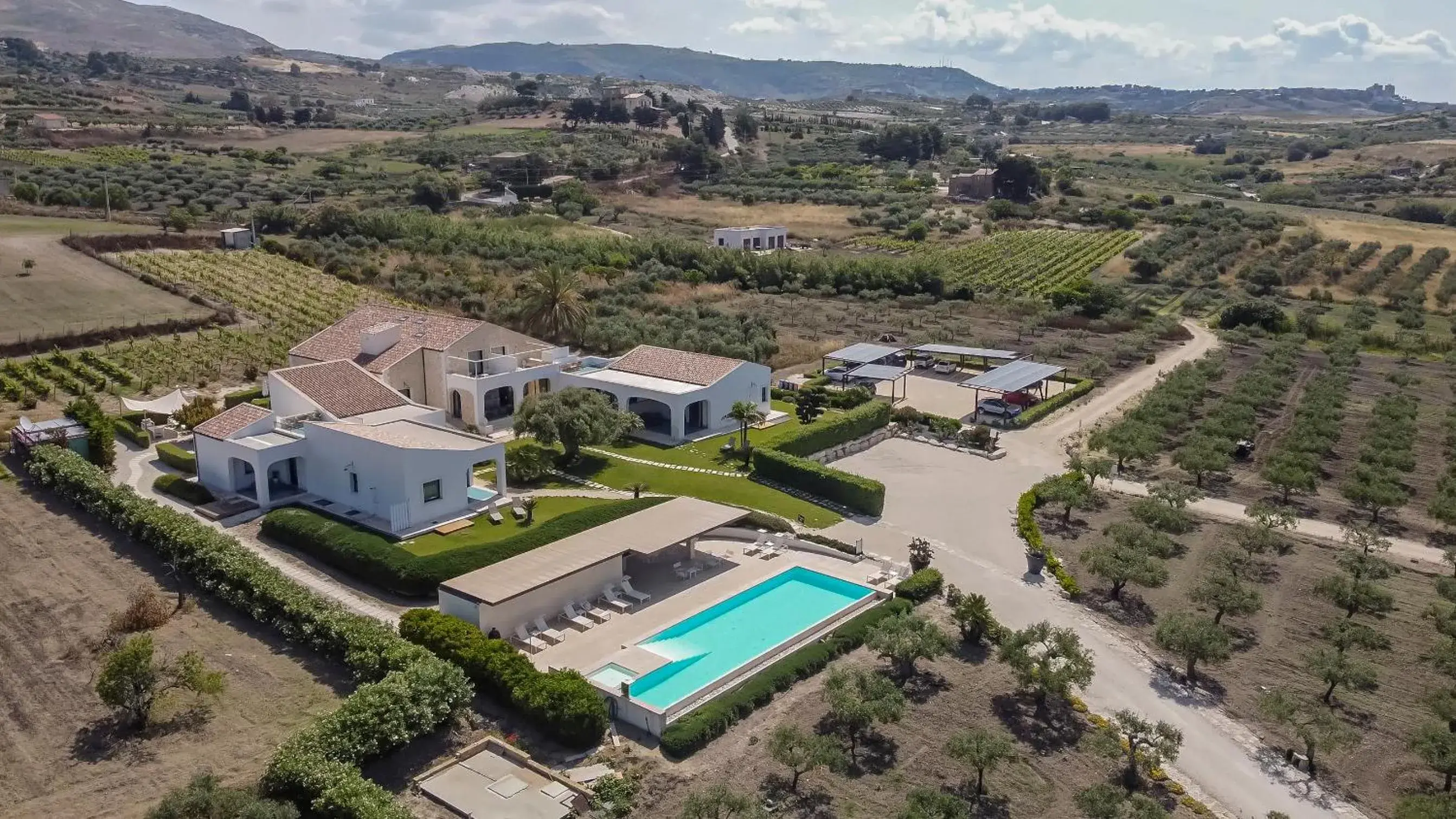 Property building, Bird's-eye View in Borgo Giallonardo Wine Relais