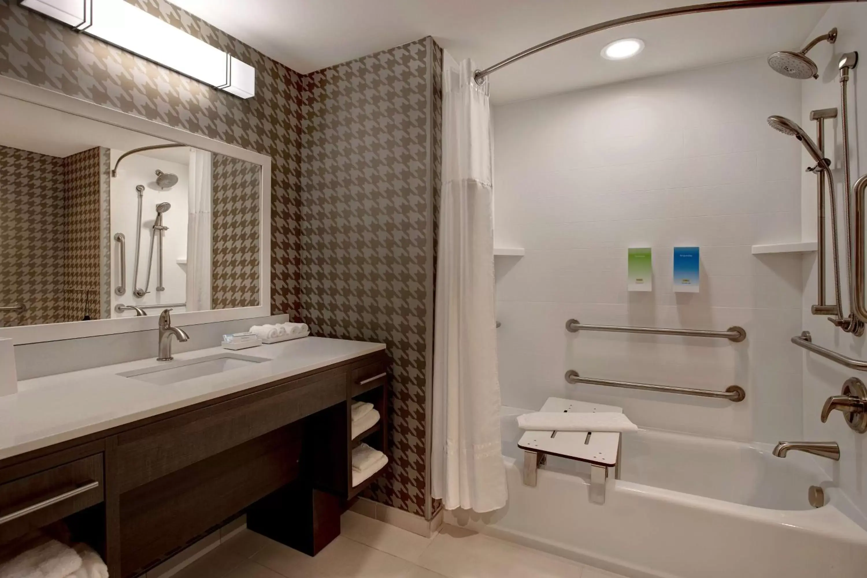 Bathroom in Home2 Suites By Hilton Lexington Hamburg