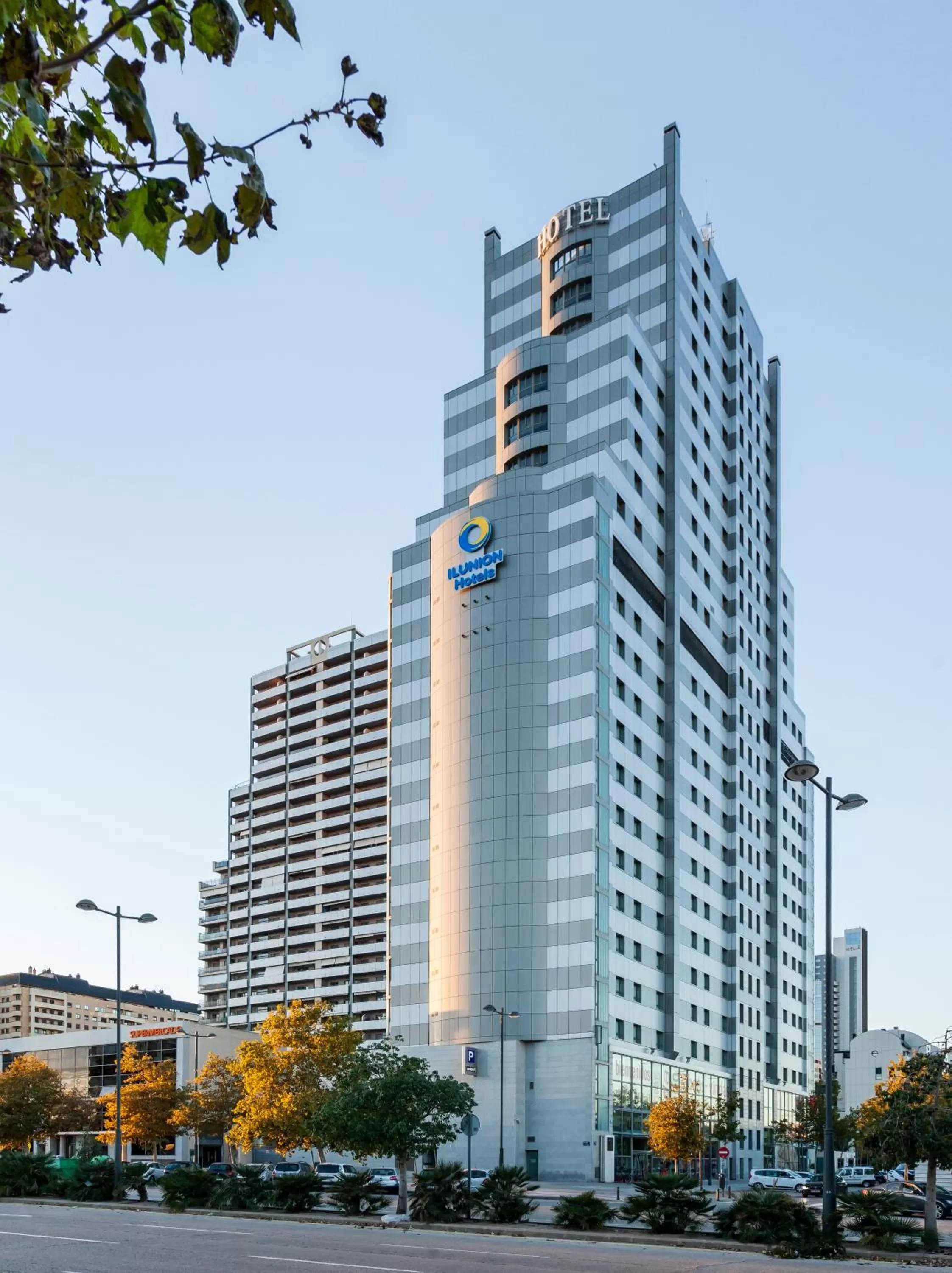 Facade/entrance in Ilunion Valencia 4