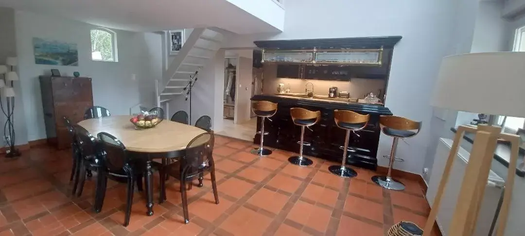 Dining Area in Le Mas de la Rocherie Chambre d'hôtes "Référence"