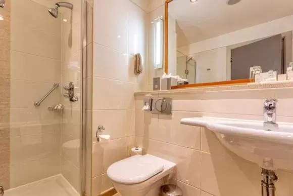 Shower, Bathroom in The Croke Park Hotel