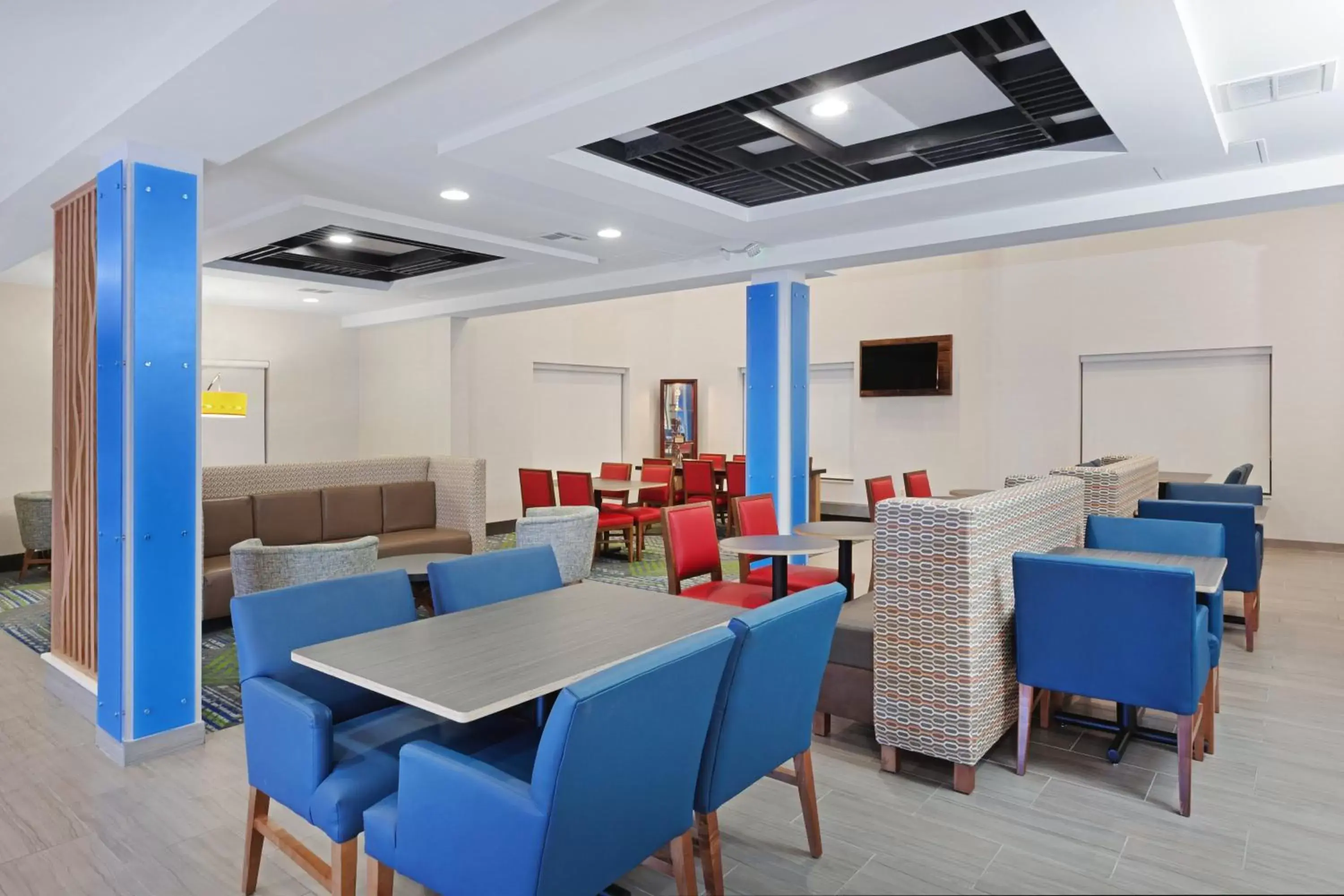 Property building in Holiday Inn Express & Suites Culpeper by IHG Property building in Holiday Inn Express & Suites Culpeper by IHG