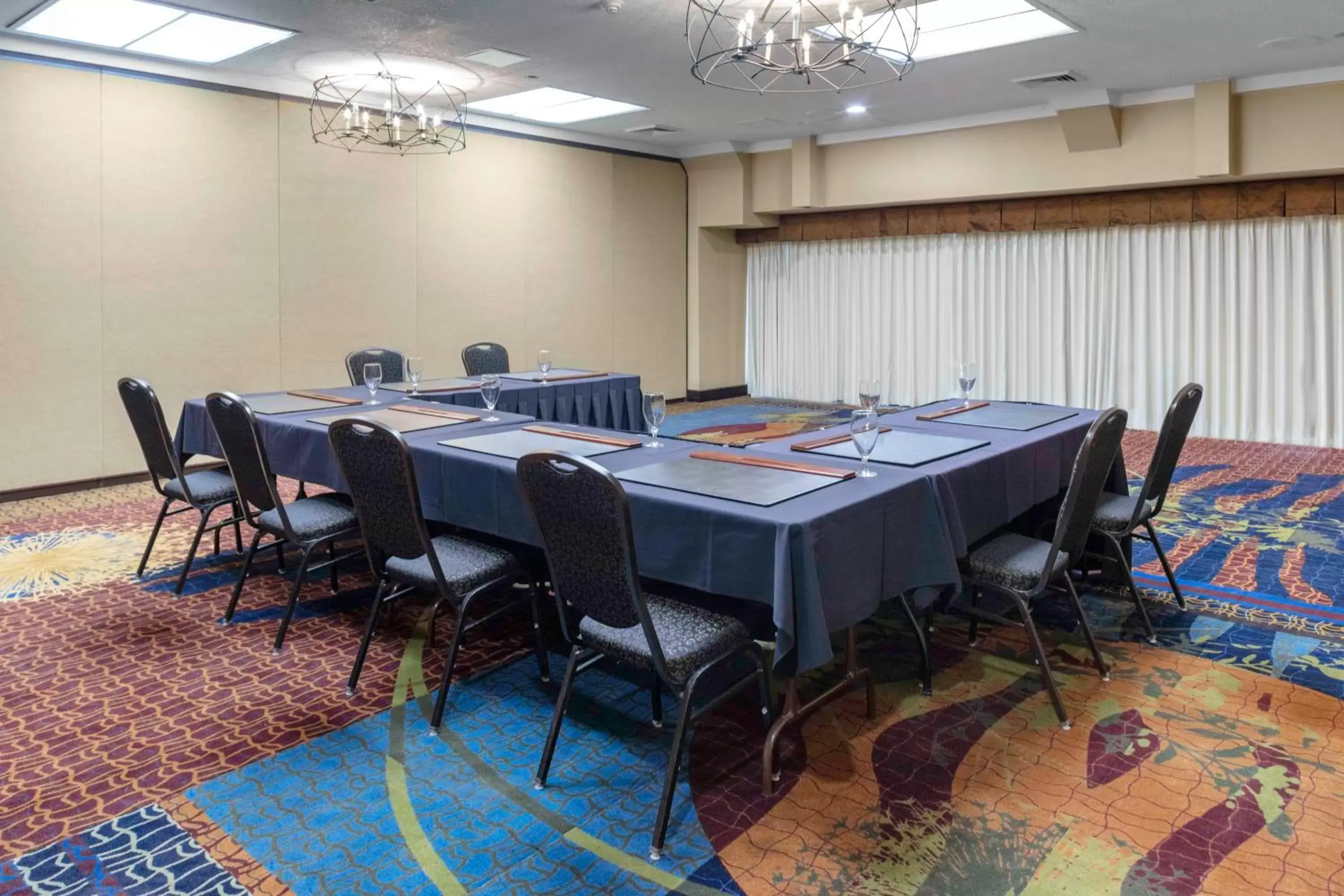 Meeting/conference room in Embassy Suites by Hilton Kansas City Plaza