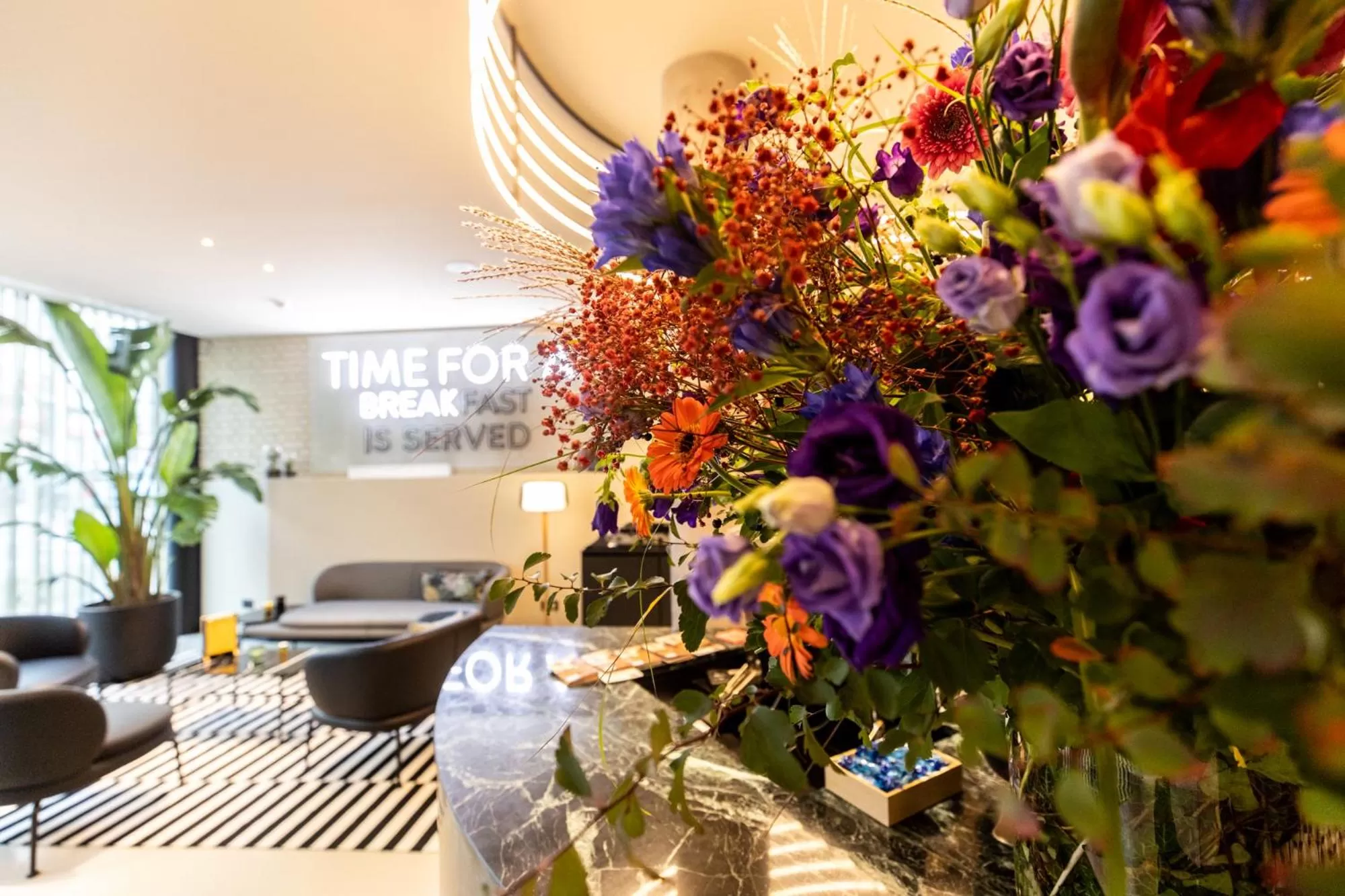 Lobby or reception in ibis Brussels Centre Chatelain