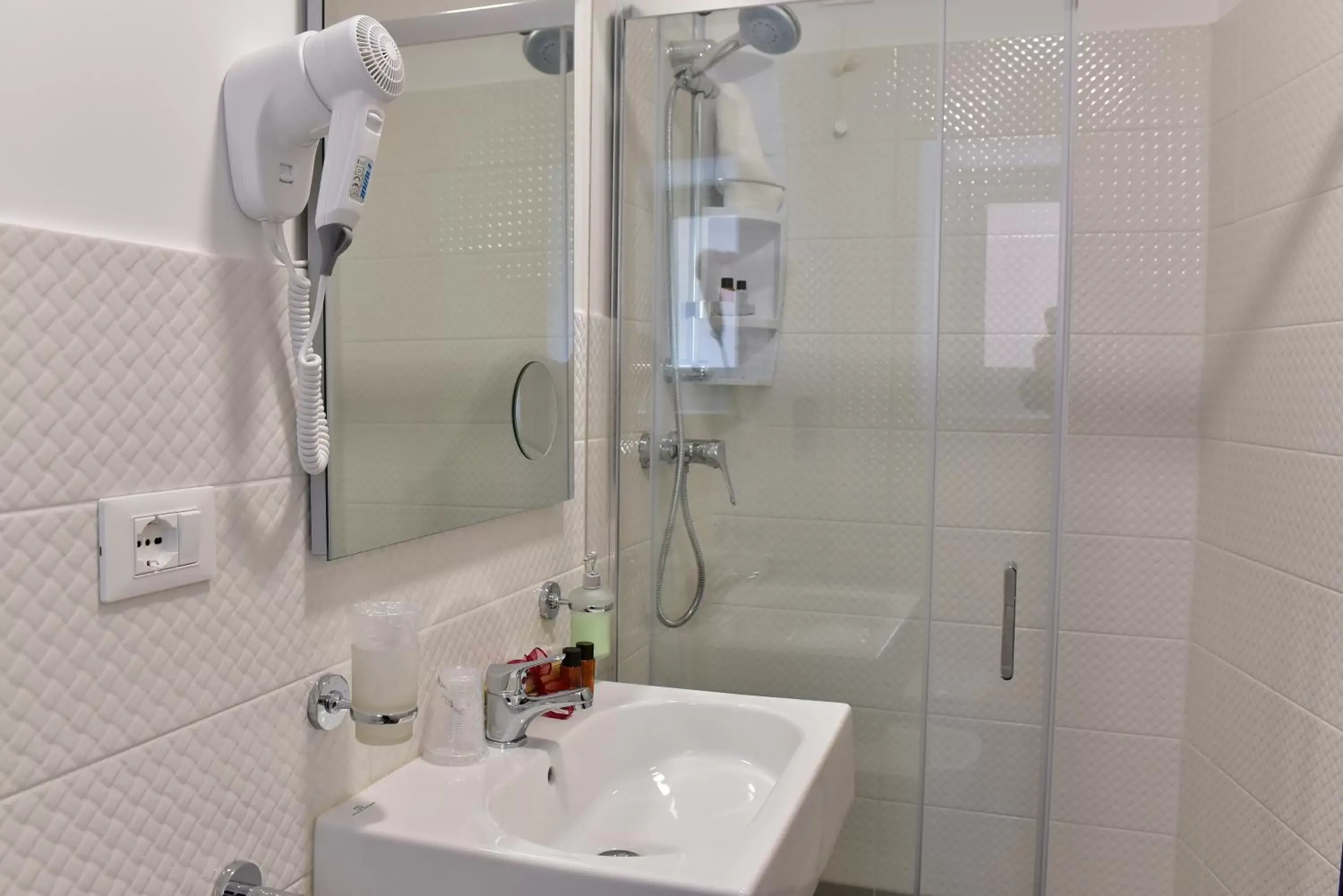 Shower, Bathroom in Palazzo degli Affreschi