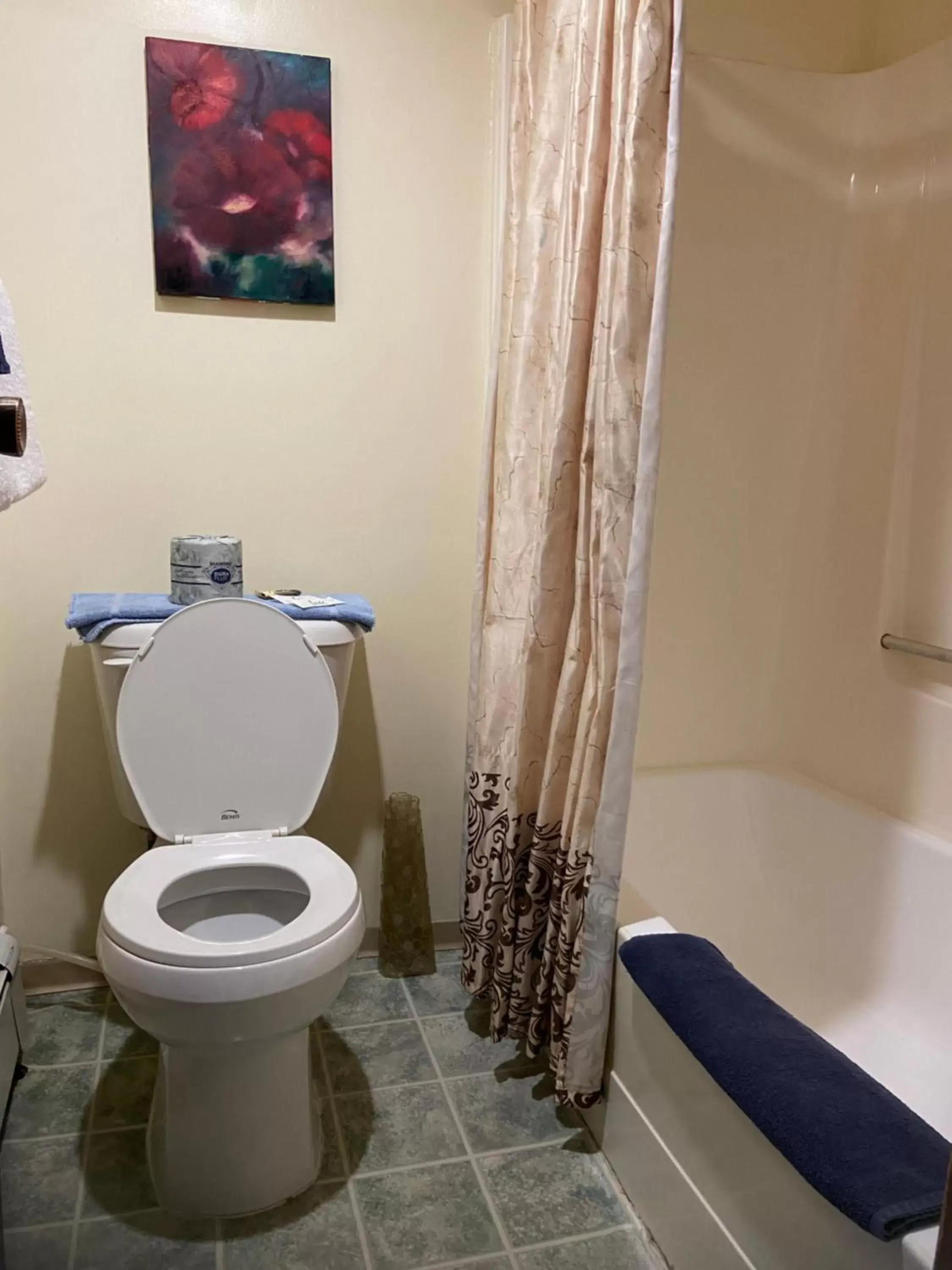 Bathroom in RANCHLAND Inn