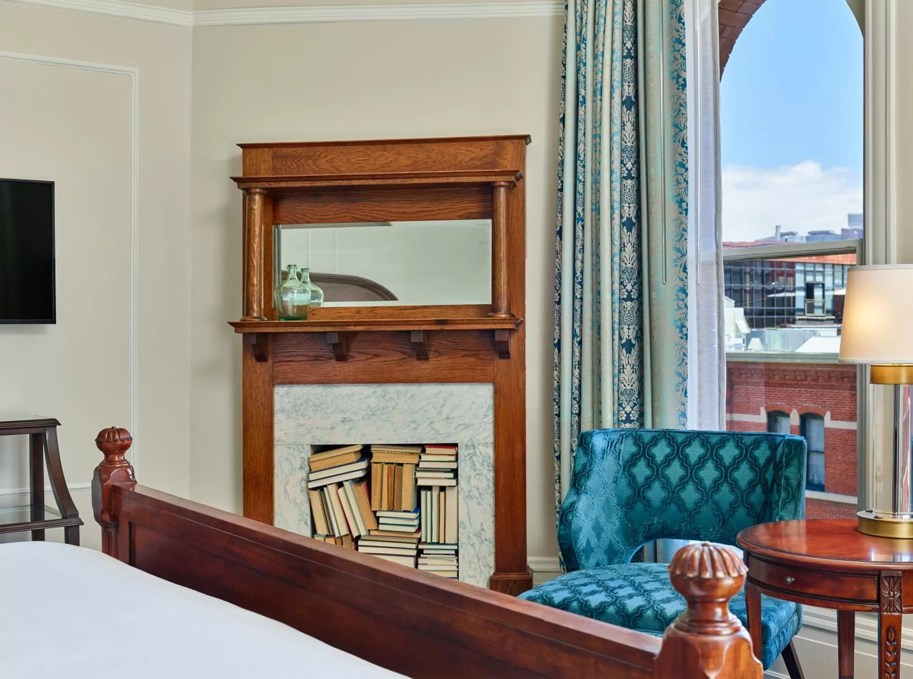 Bedroom in The Oxford Hotel
