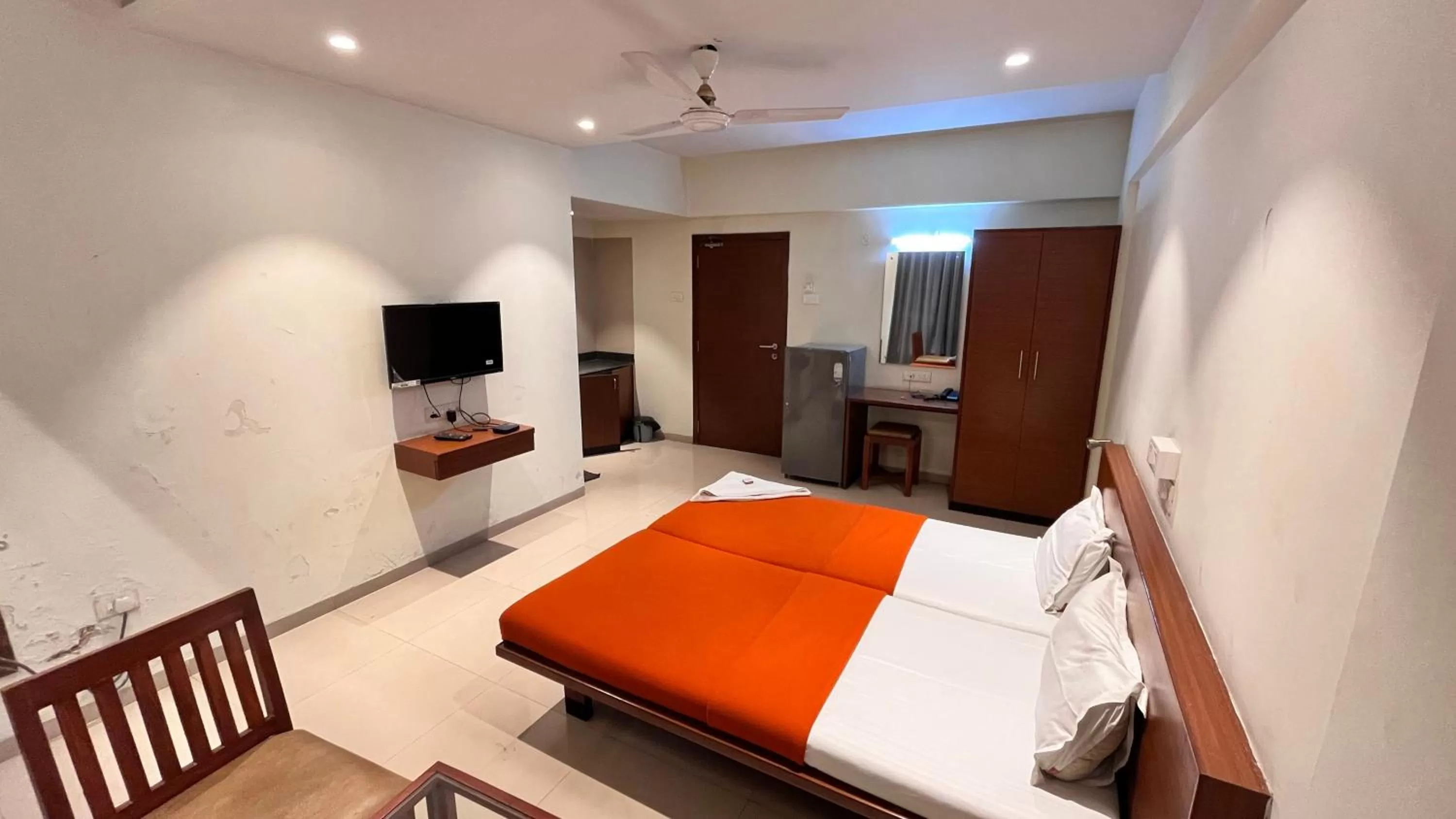 Communal lounge/ TV room, Bed in Hotel Sumanchandra Suites