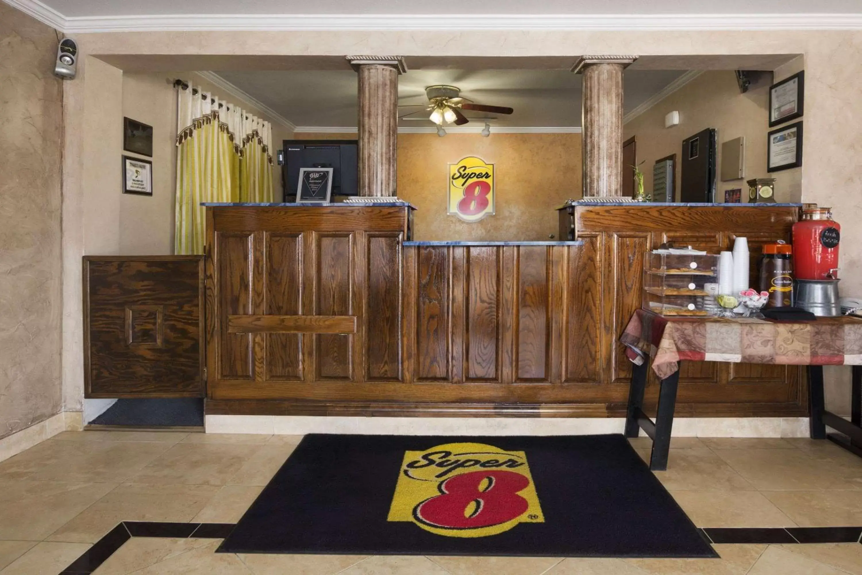 Lobby or reception, Lobby/Reception in Super 8 by Wyndham Childress