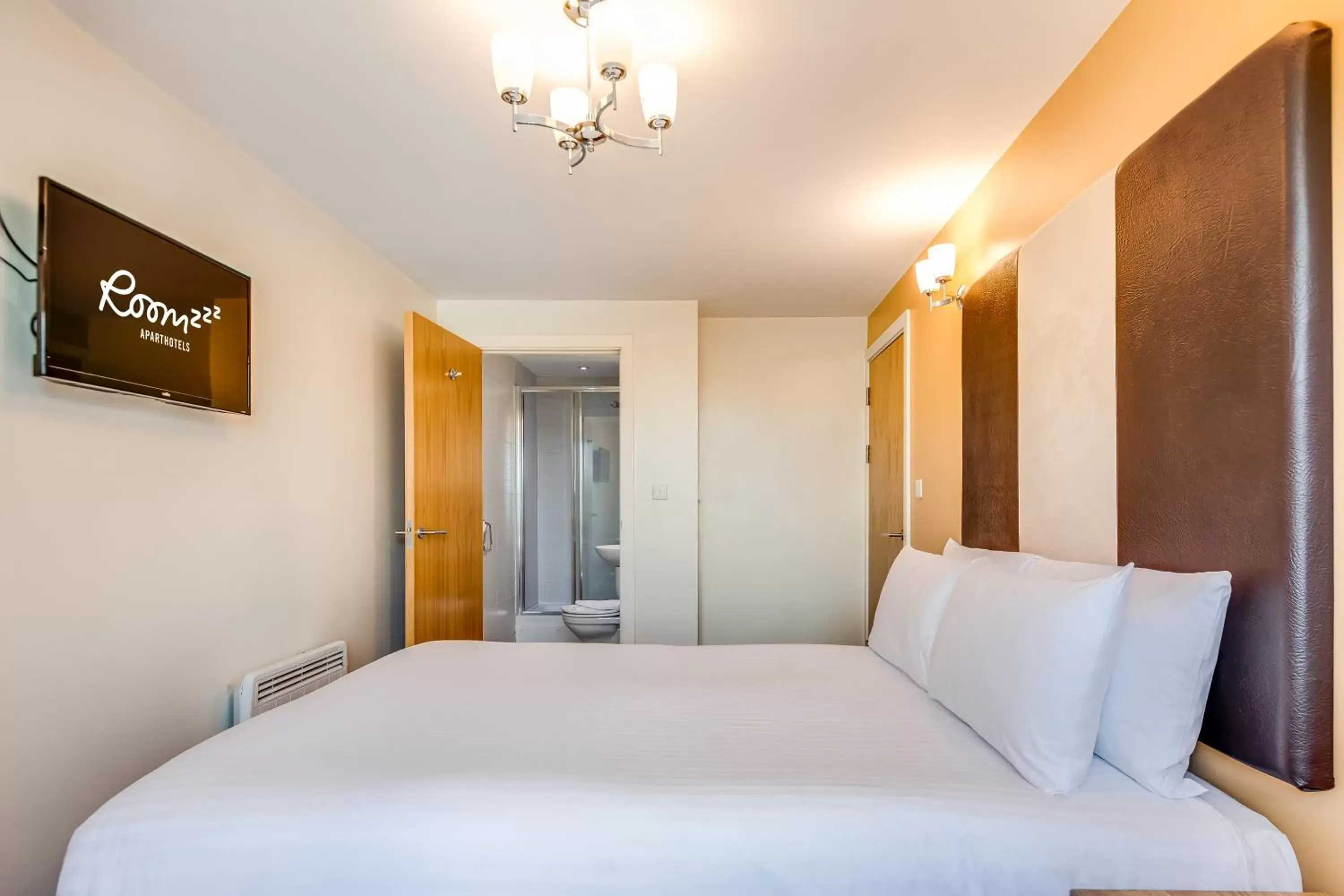 Bedroom, Bed in Roomzzz Leeds Headingley Bedroom, Bed in Roomzzz Leeds Headingley