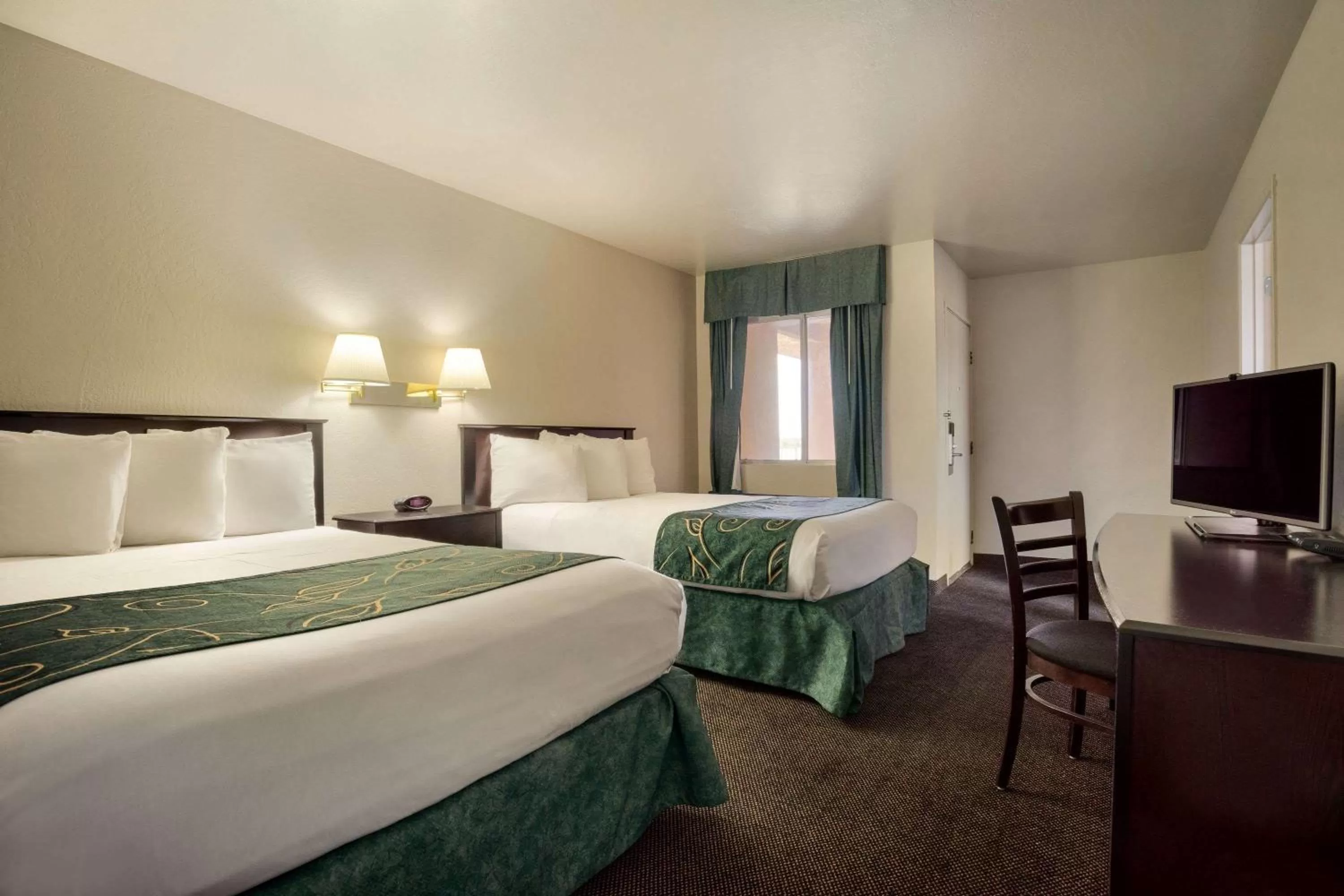 Photo of the whole room, Bed in Travelodge by Wyndham Winslow