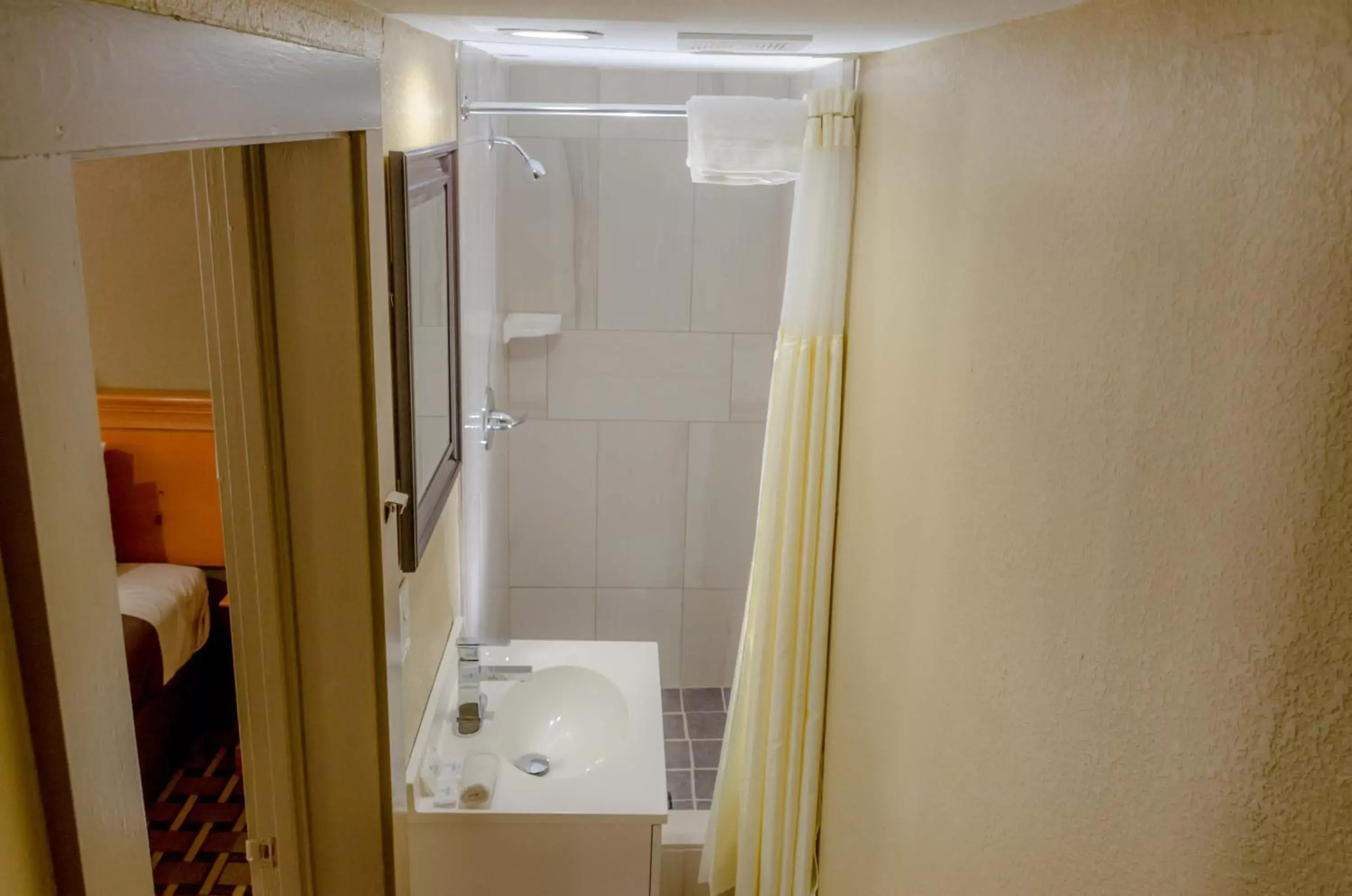 Bathroom in Relax Inn - Bryson City