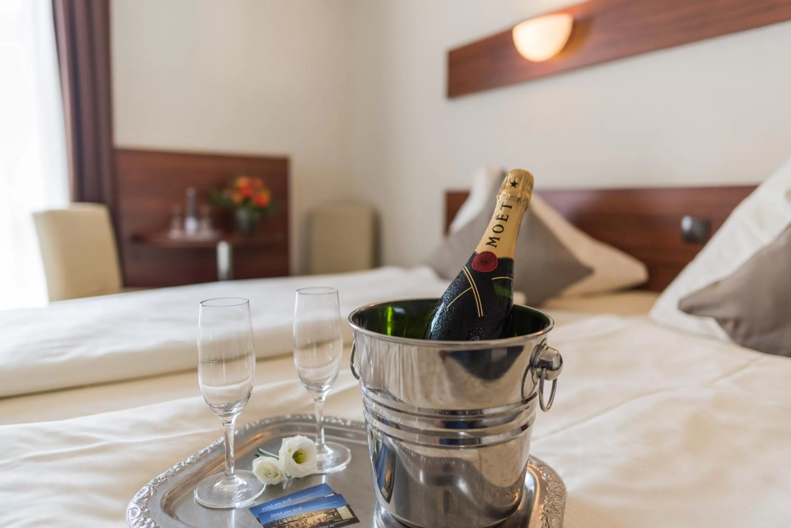 Alcoholic drinks, Bed in Hotel am Wall