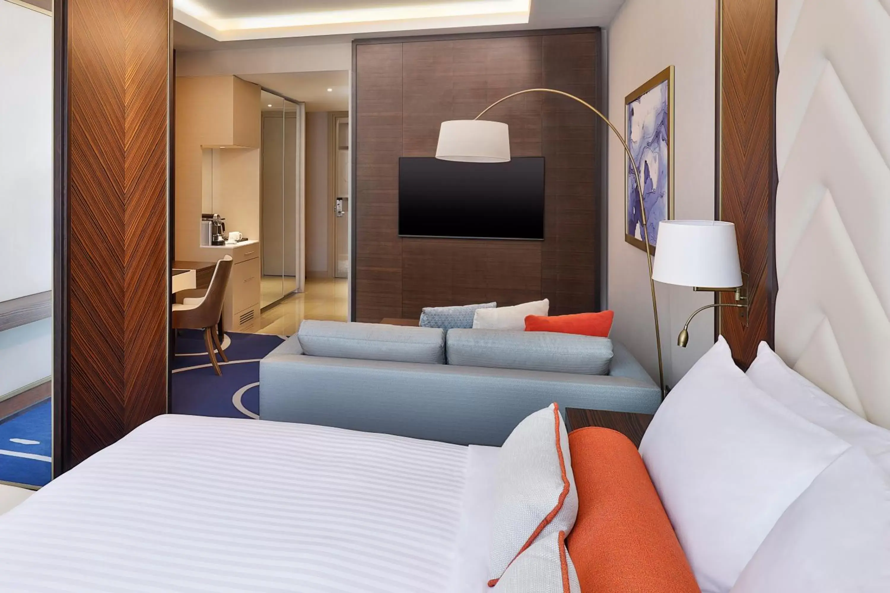 Bed, Seating Area in Jeddah Marriott Hotel Madinah Road