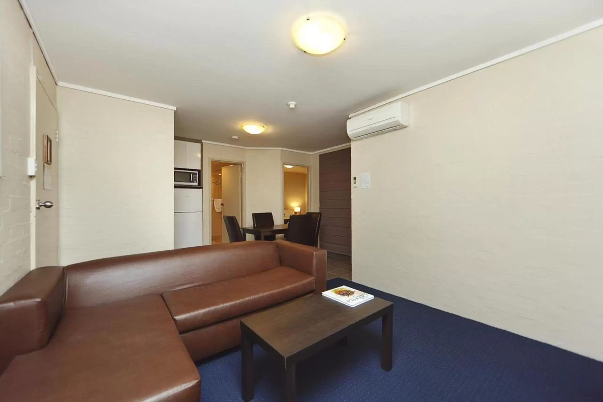 Living room, Seating Area in ibis Styles Canberra