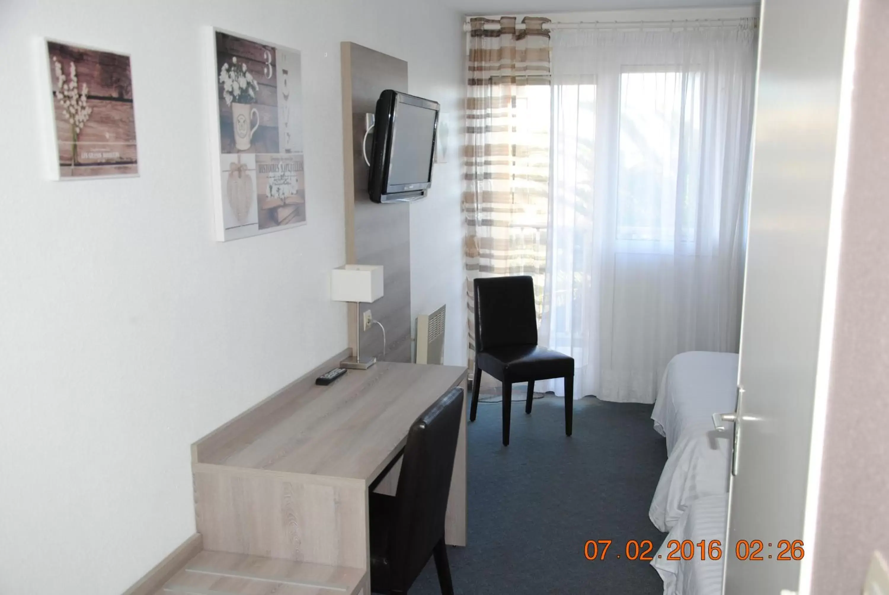 Bedroom, TV/Entertainment Center in Hotel Albizzia
