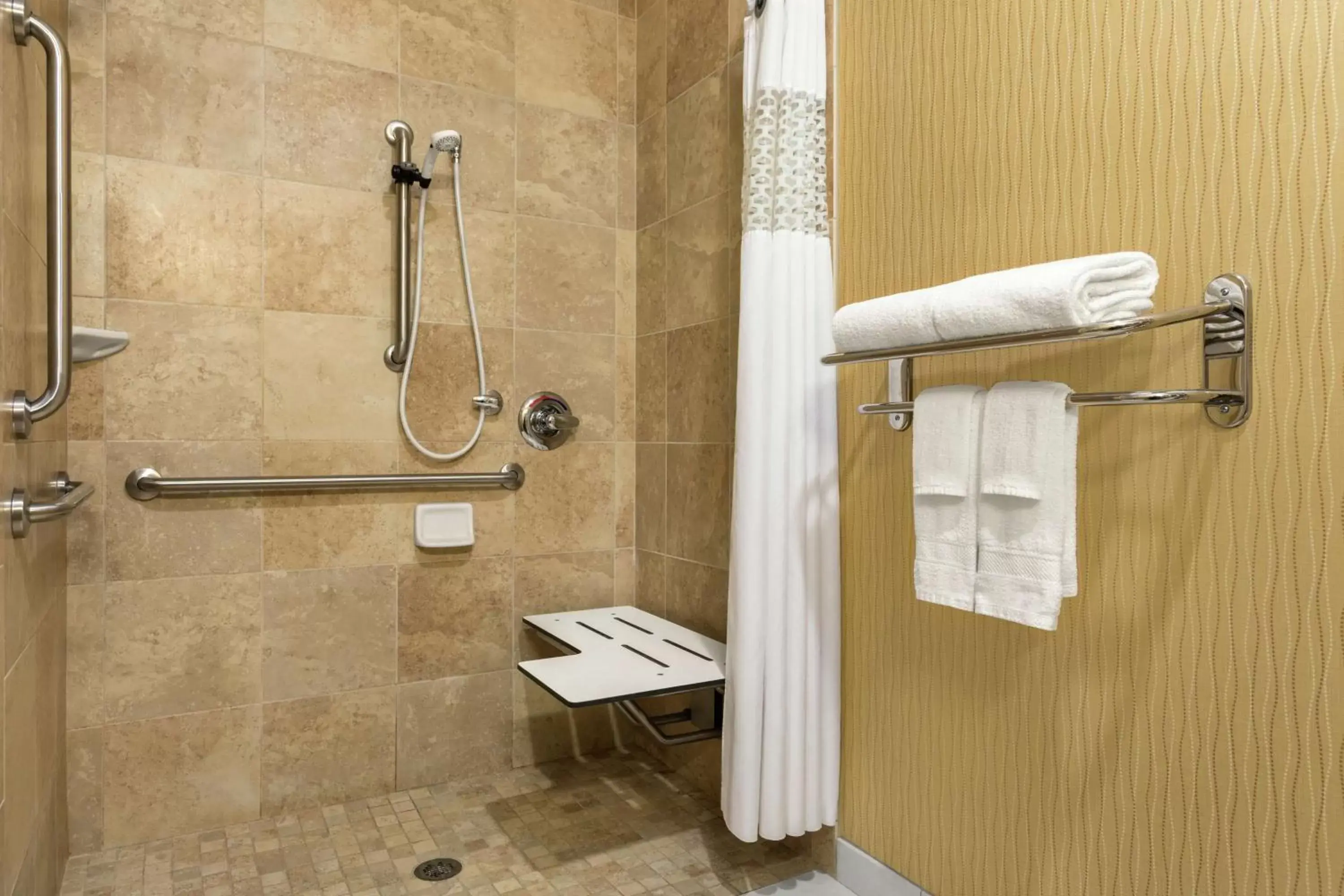 Bathroom in Hampton Inn Akron-Fairlawn