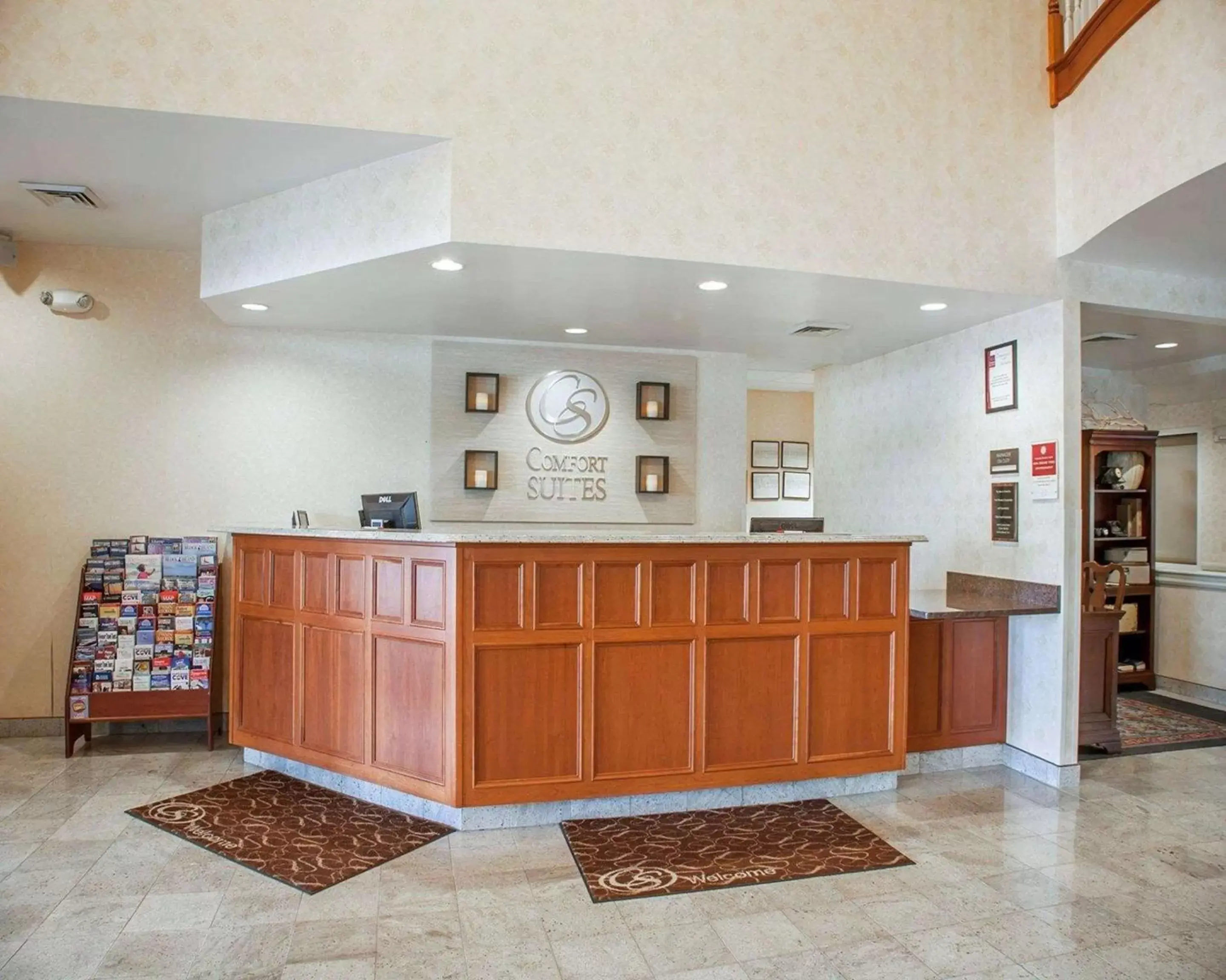Lobby or reception, Lobby/Reception in Comfort Suites West Warwick - Providence