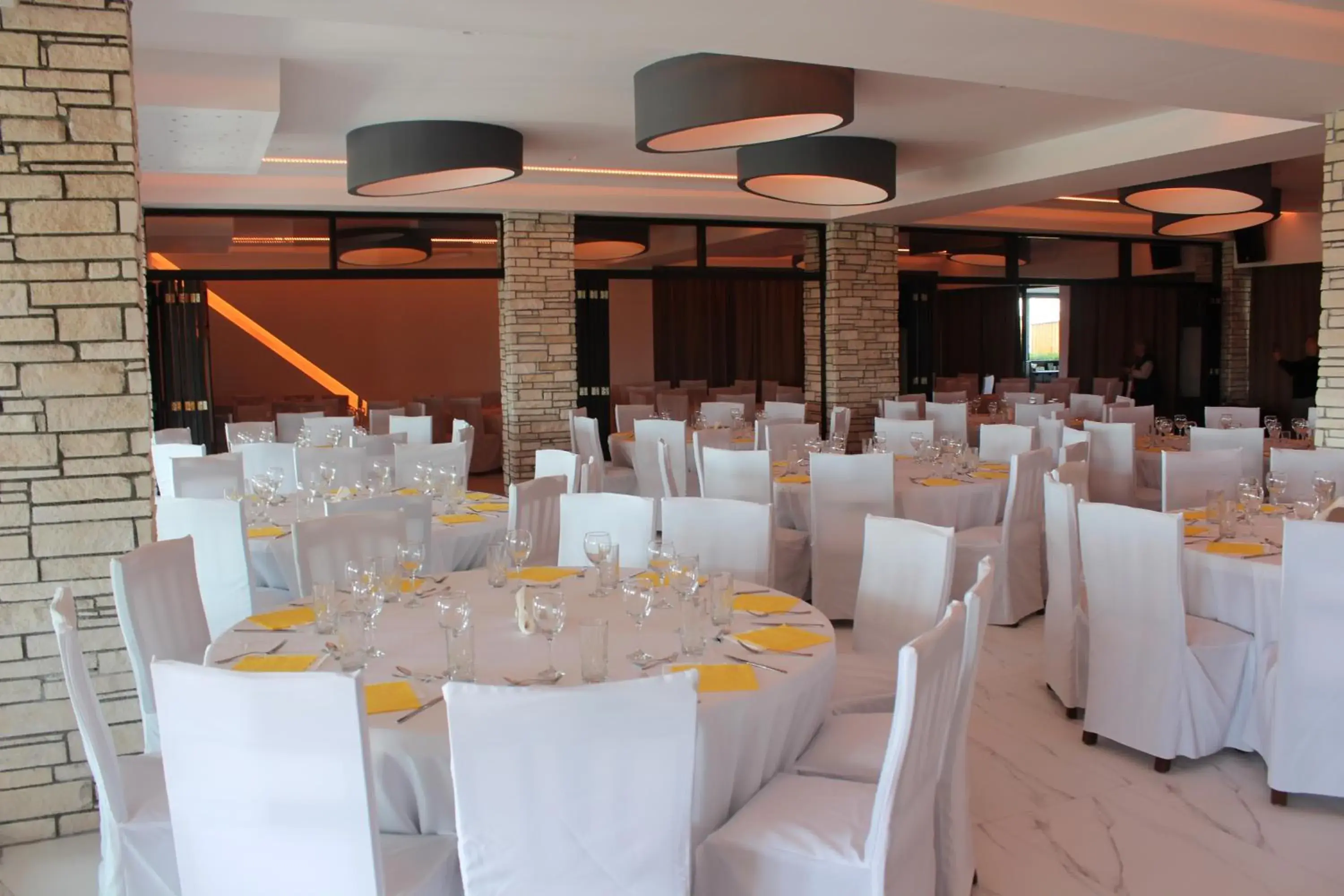 Banquet/Function facilities, Banquet Facilities in Petsas Apartments