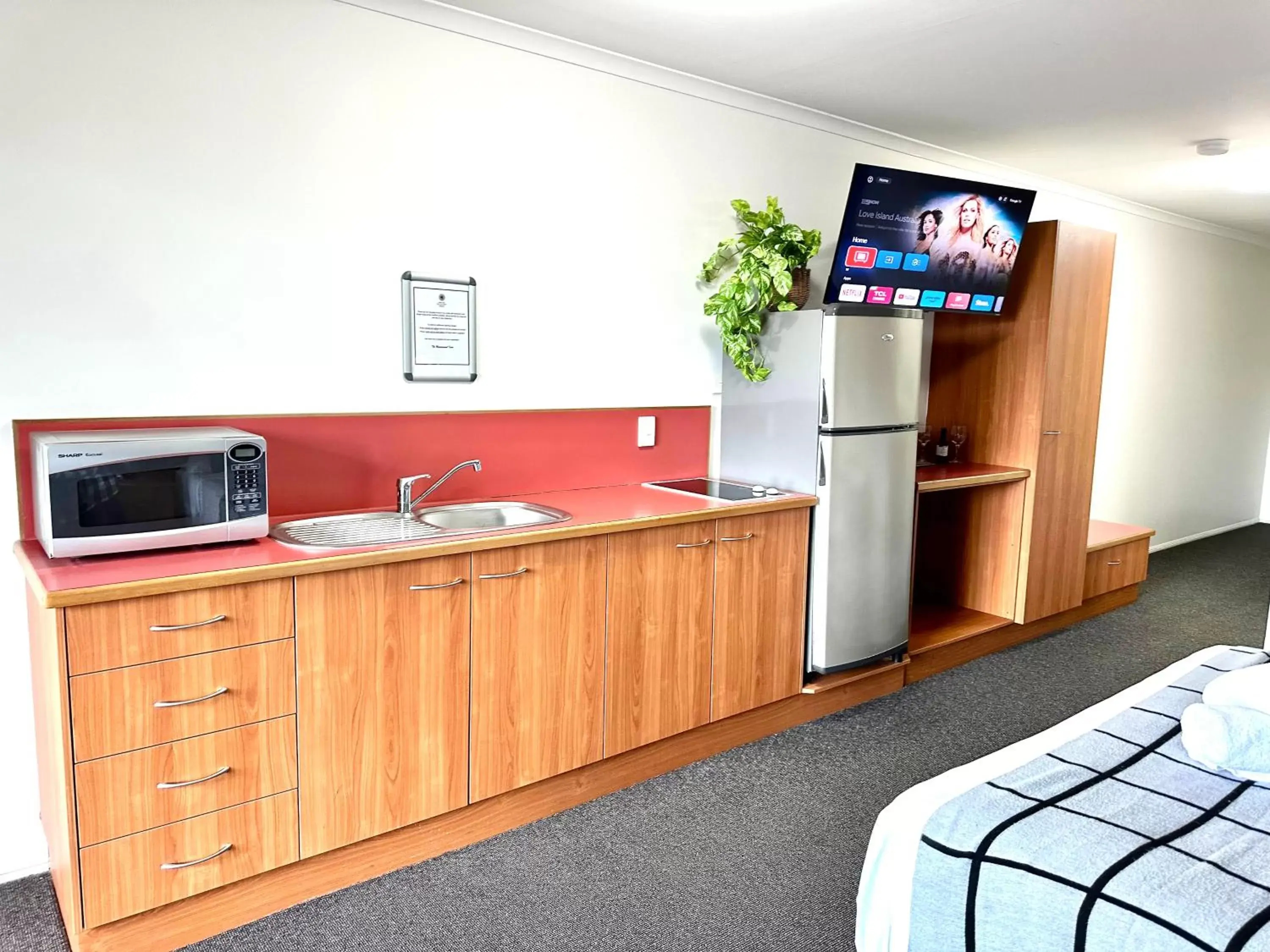 TV and multimedia, TV/Entertainment Center in Mackay Resort Motel