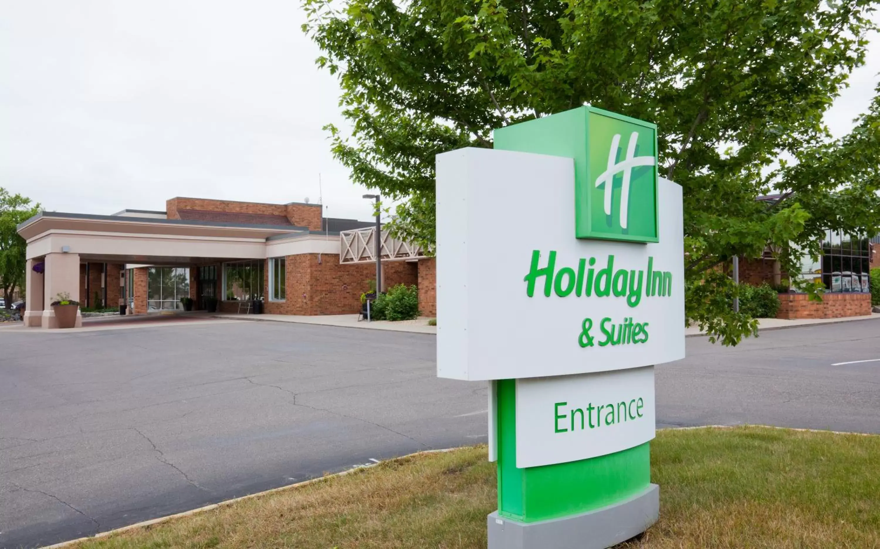 Property logo or sign, Property Logo/Sign in Holiday Inn & Suites St. Cloud, an IHG Hotel