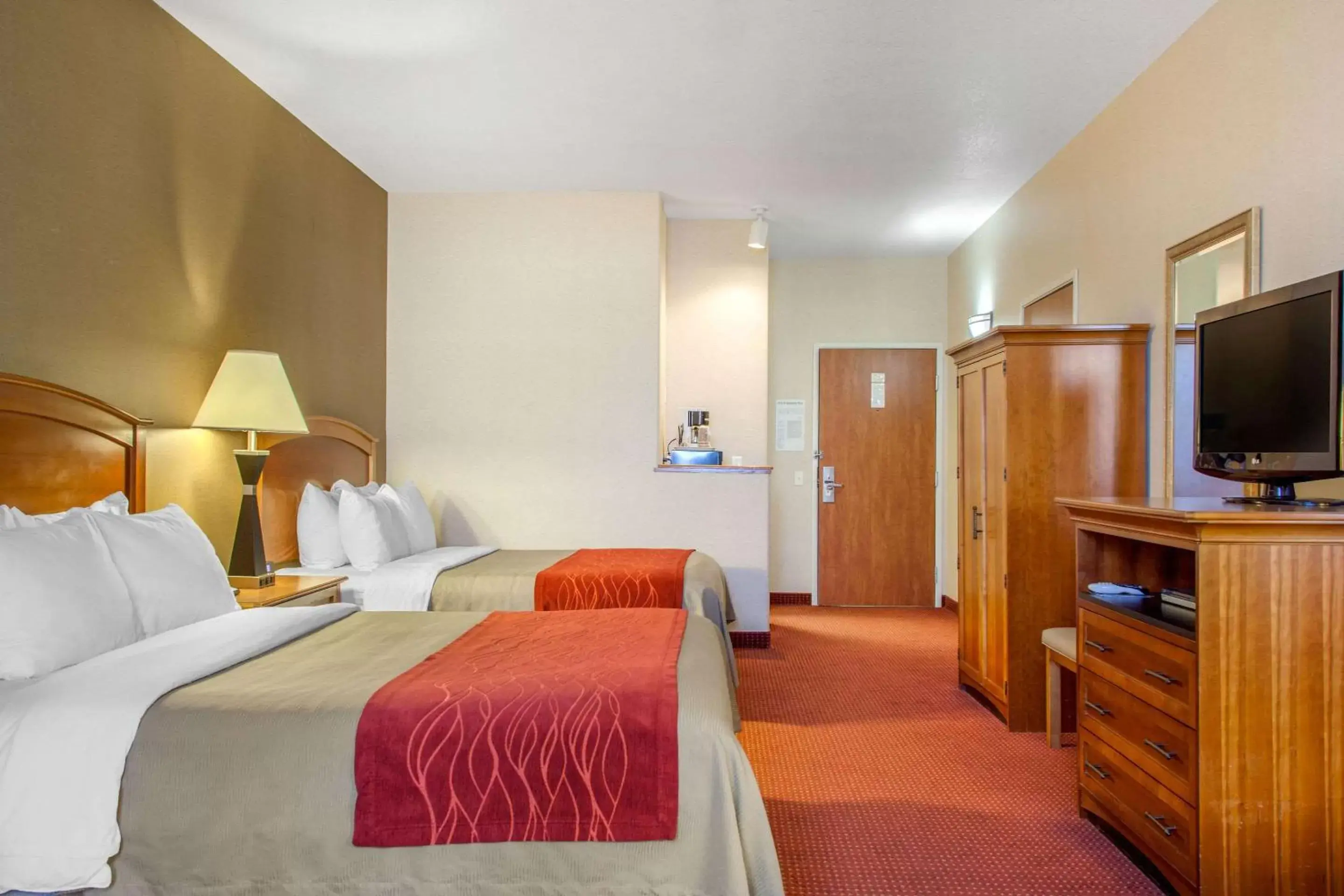 Photo of the whole room, Bed in Comfort Inn & Suites I-25 near Spaceport America