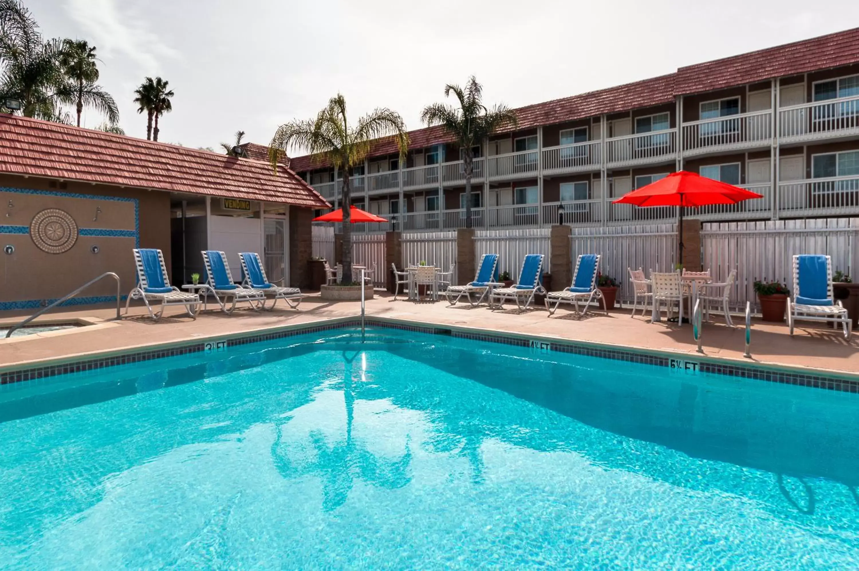 Swimming pool, Property Building in Ramada by Wyndham Costa Mesa/Newport Beach