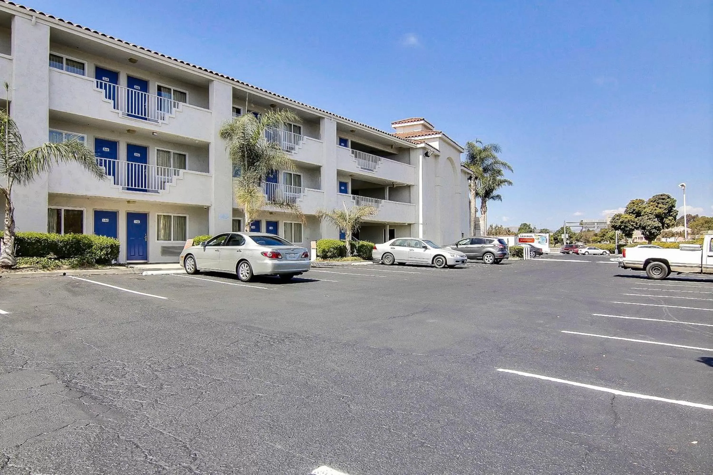 Facade/entrance, Property Building in Motel 6-Ventura, CA - South