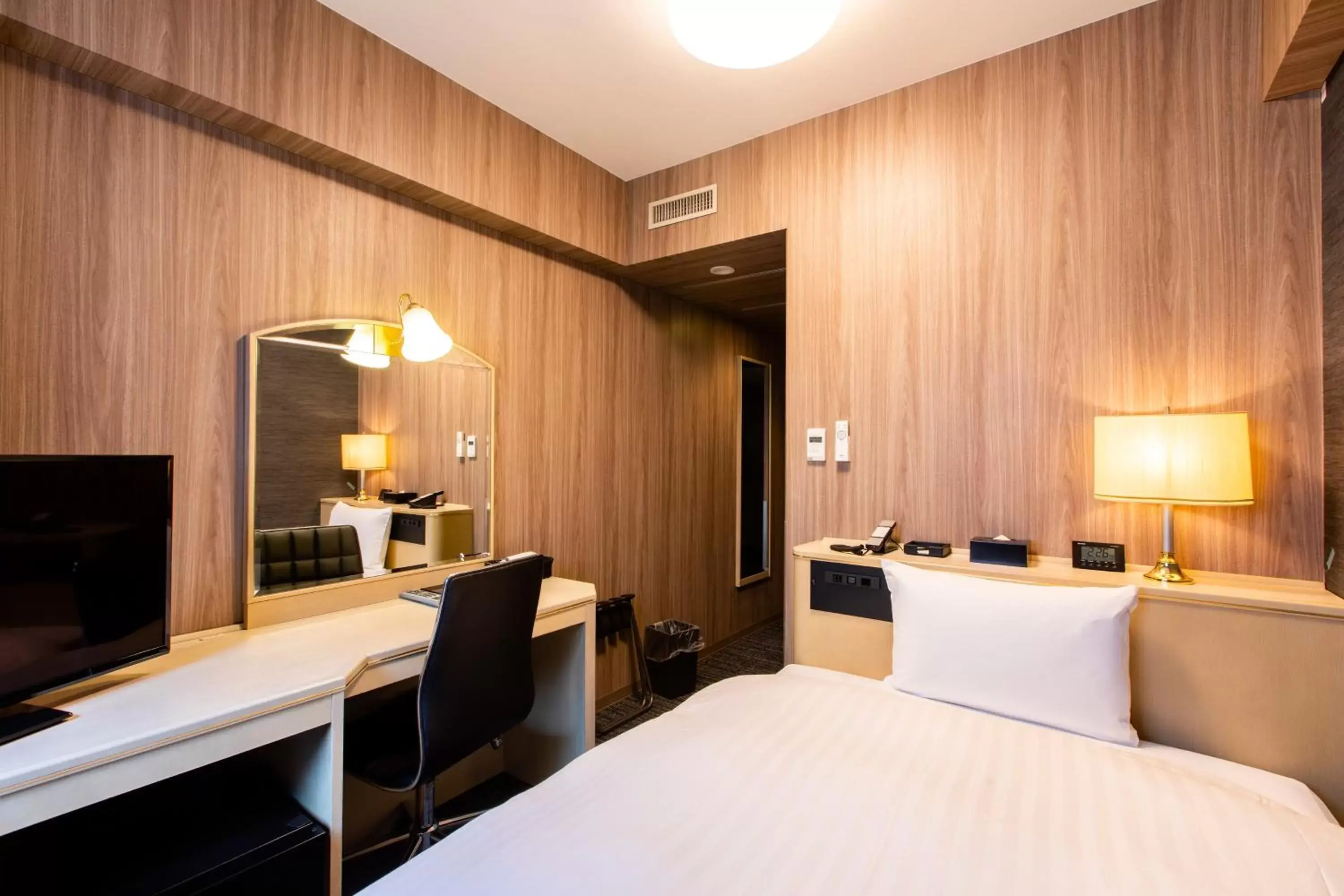 Photo of the whole room, Bed in Hotel Wing International Asahikawa Ekimae Photo of the whole room, Bed in Hotel Wing International Asahikawa Ekimae