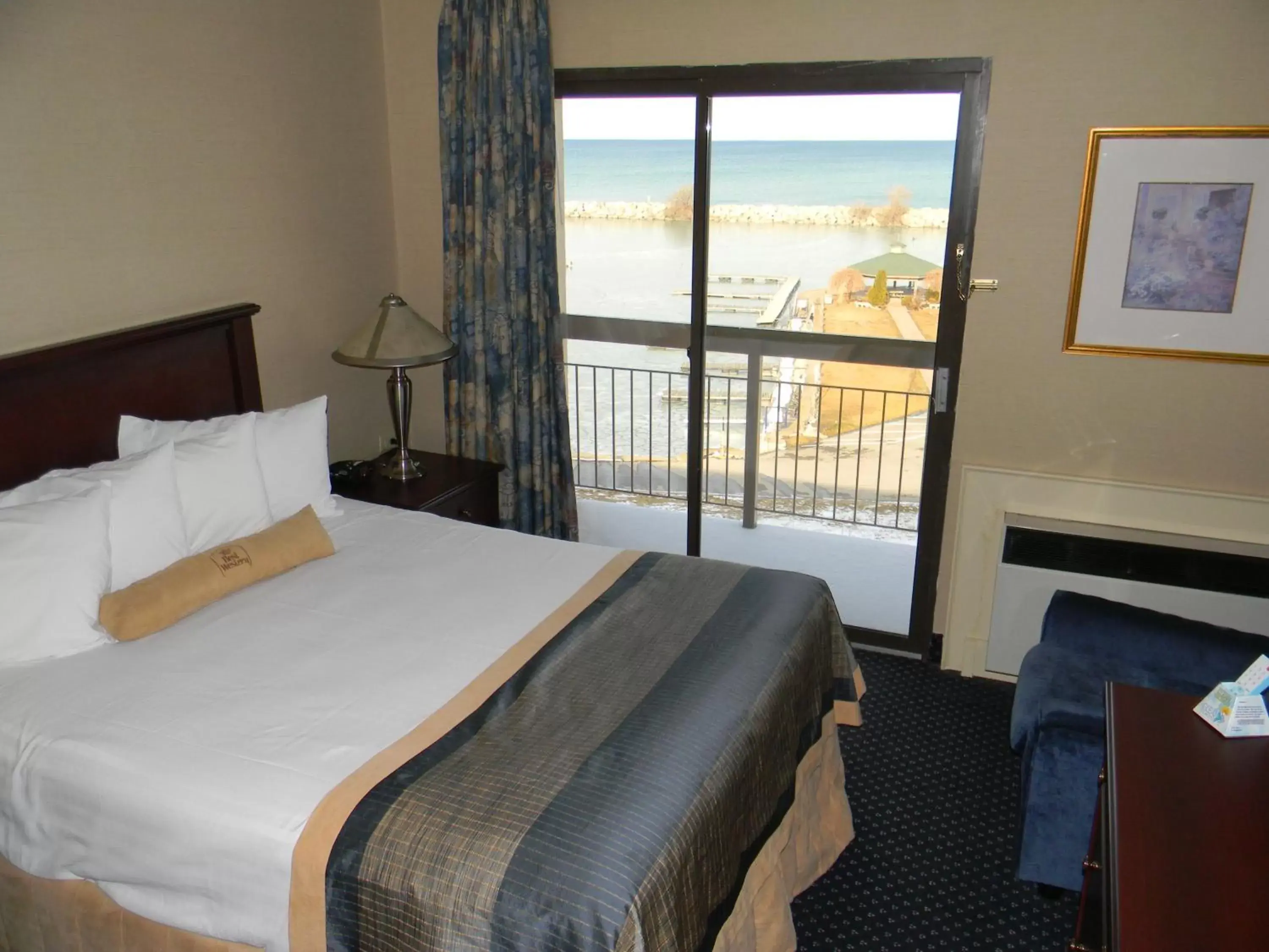 Bedroom, Bed in Ramada by Wyndham Jordan/Beacon Harbourside Resort