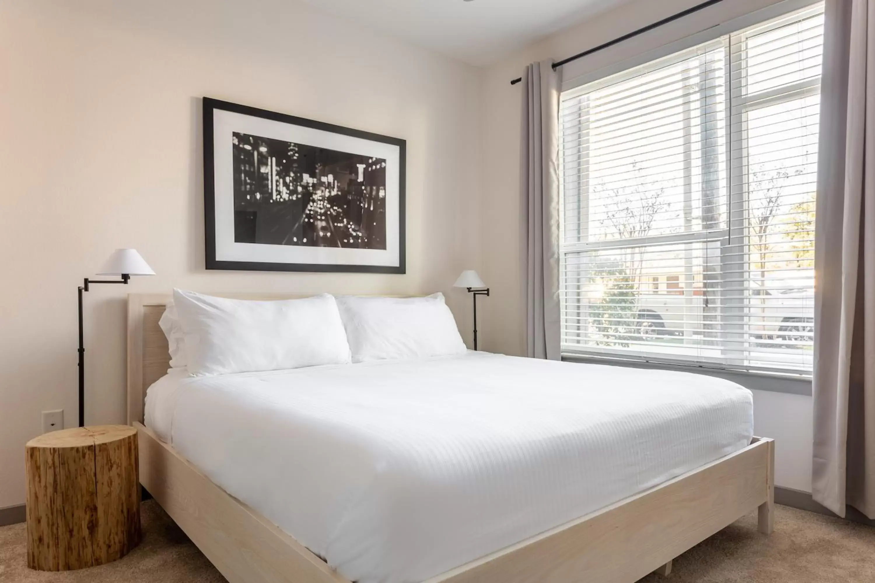 Bed in Kasa Love Field-Medical District Dallas