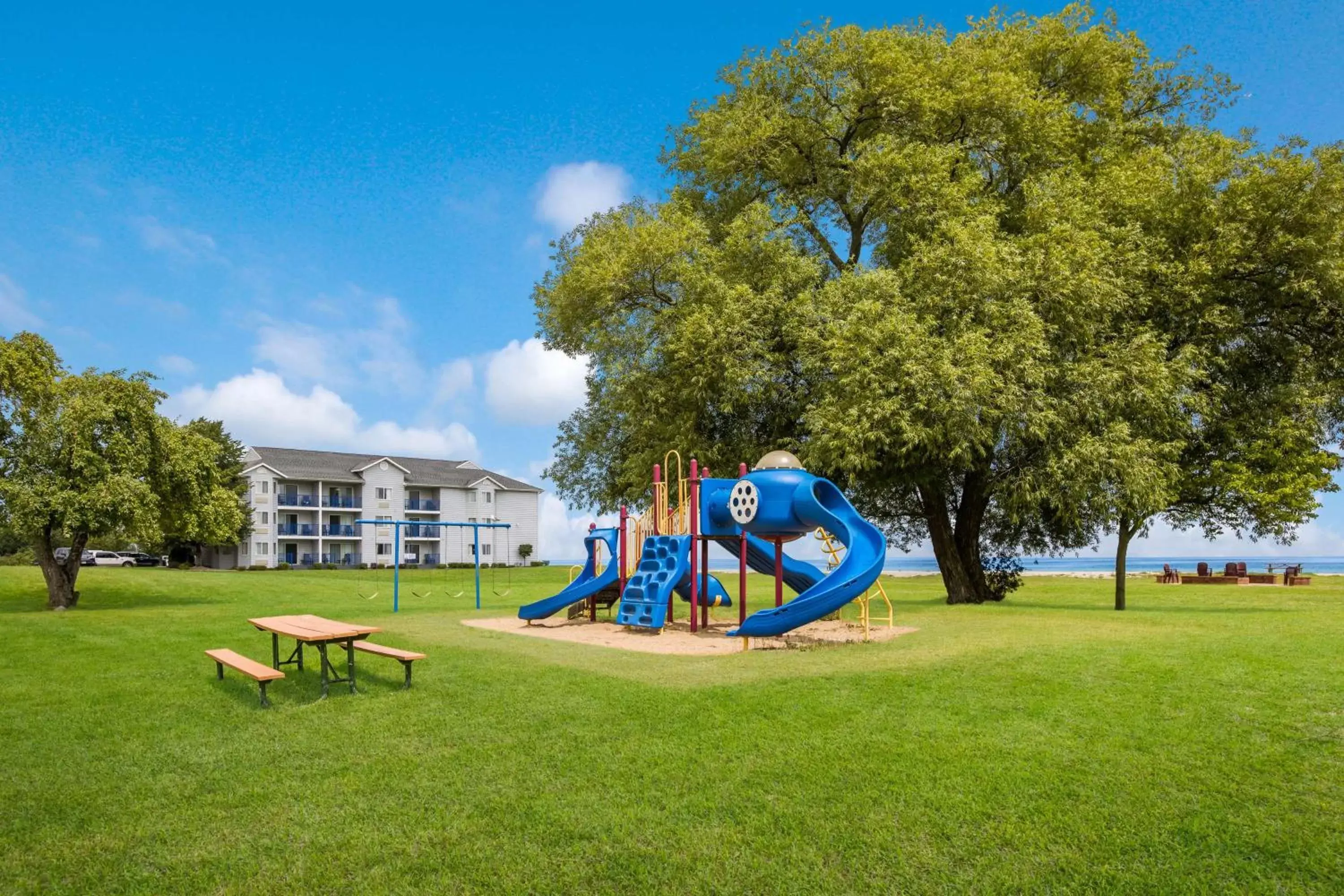 Property building, Children's Play Area in Best Western Harbour Pointe Lakefront