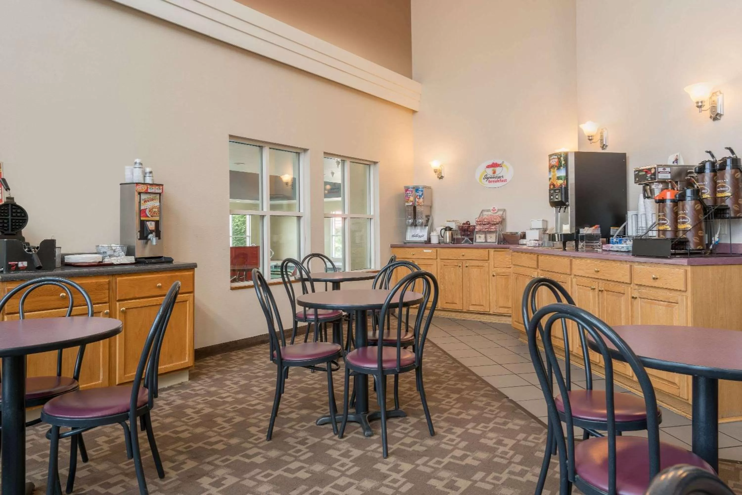 Restaurant/places to eat in Super 8 by Wyndham Menomonie WI