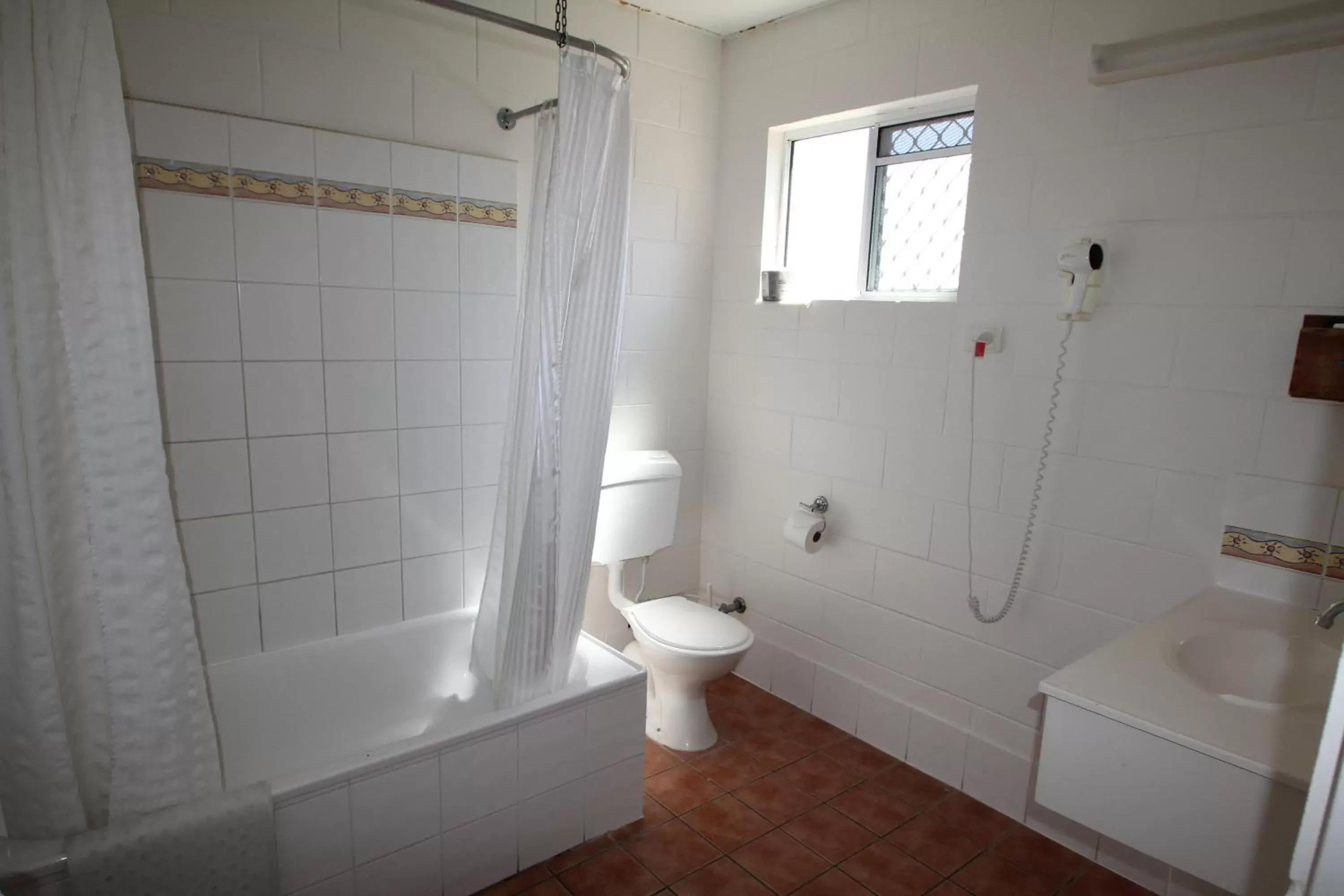 Bathroom in Colonial Rose Motel