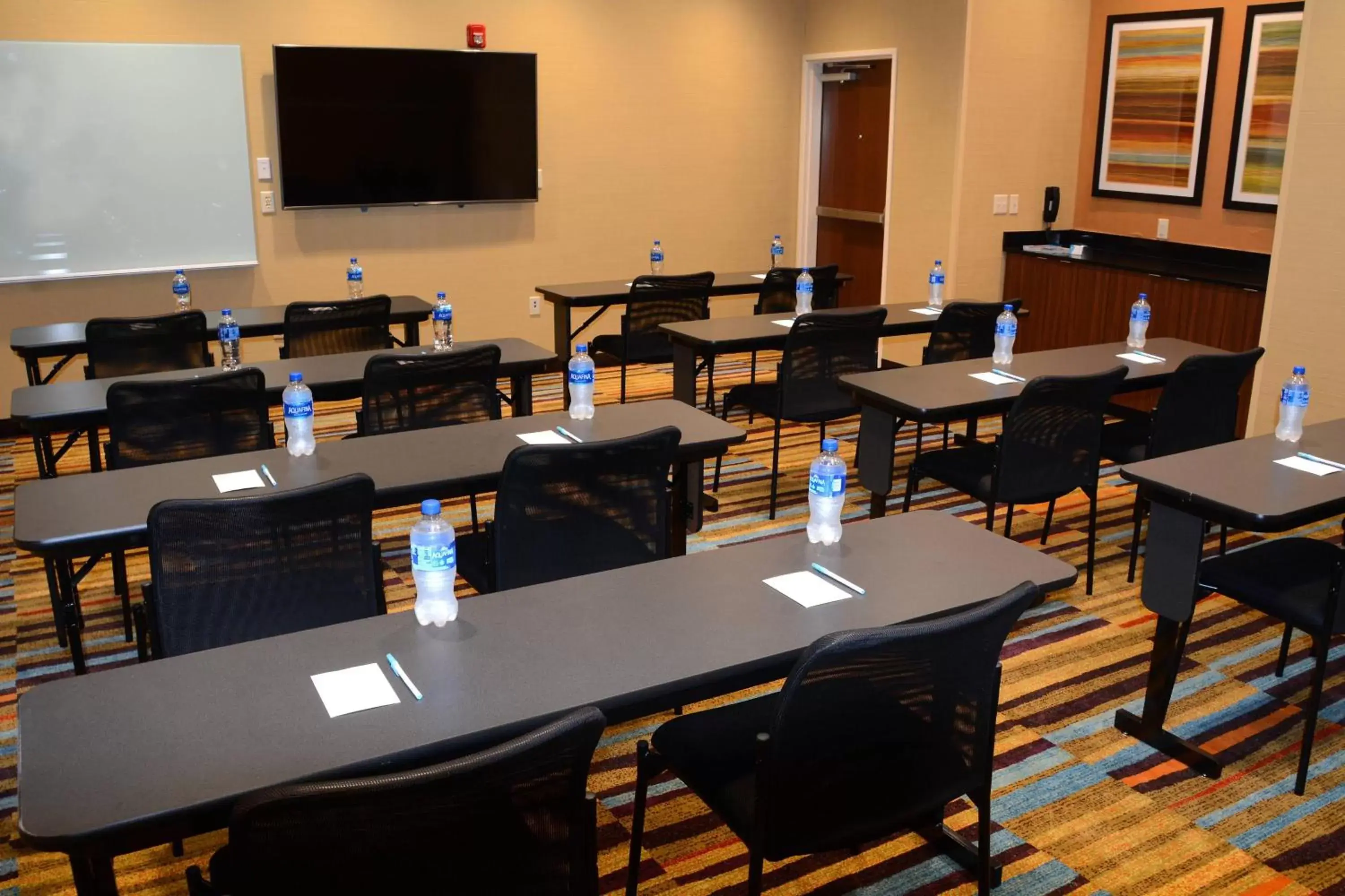 Meeting/conference room, Restaurant/Places to Eat in Fairfield Inn & Suites By Marriott Somerset