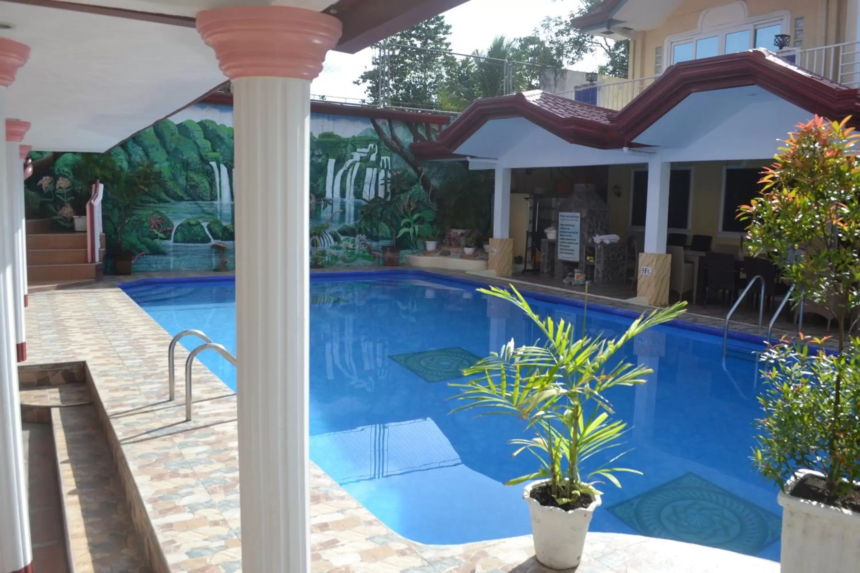 Swimming Pool in Villa Prescilla