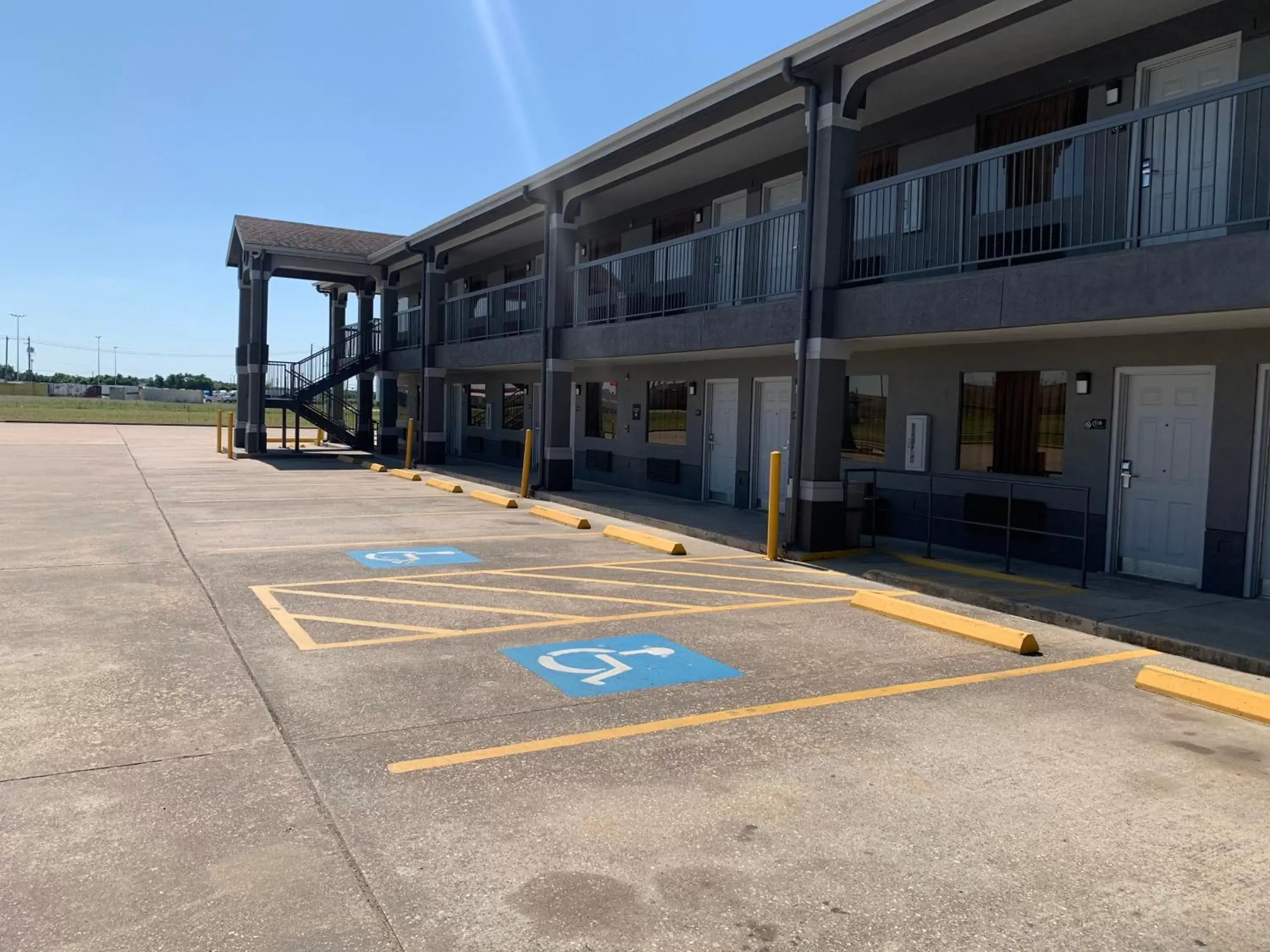 Property building in Super 8 by Wyndham Baytown I-10 Property building in Super 8 by Wyndham Baytown I-10