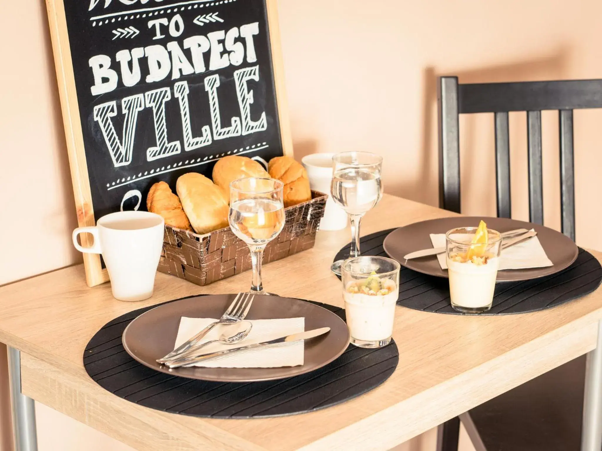 Food, Restaurant/Places to Eat in Budapest Ville Bed & Breakfast