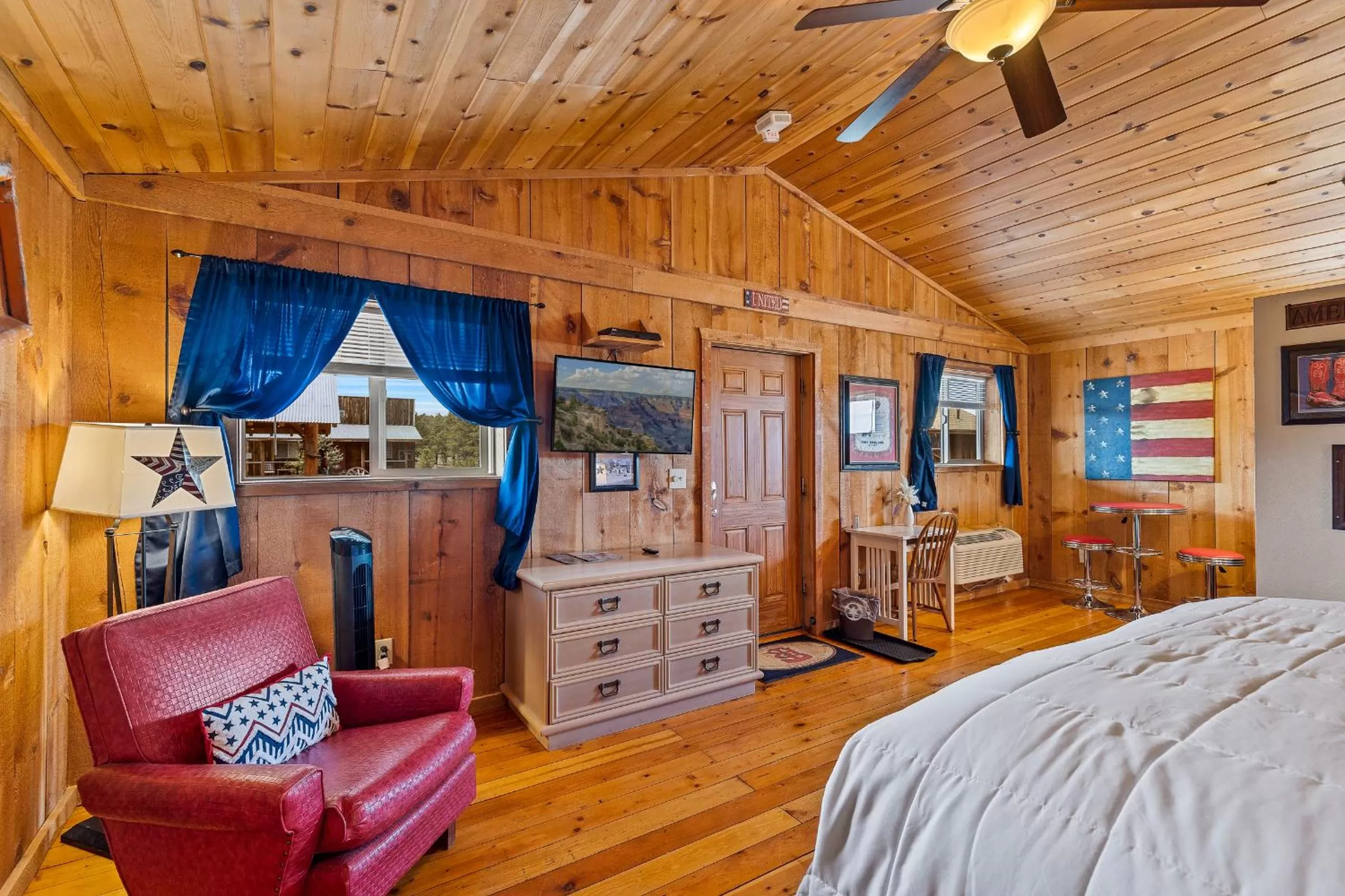 Bed in Trapper's Rendezvous