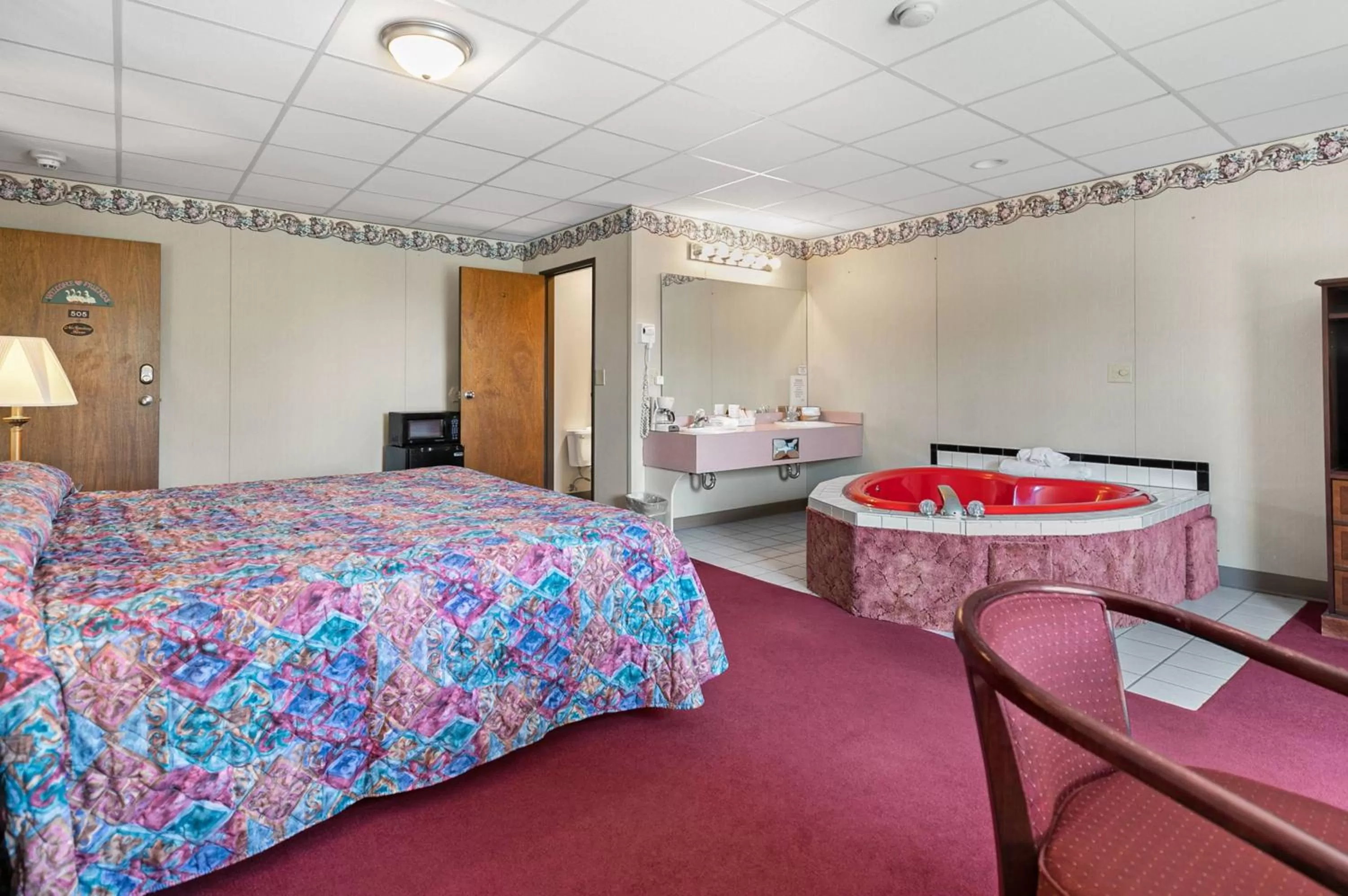 Photo of the whole room, Bed in Candlewick Inn and Suites