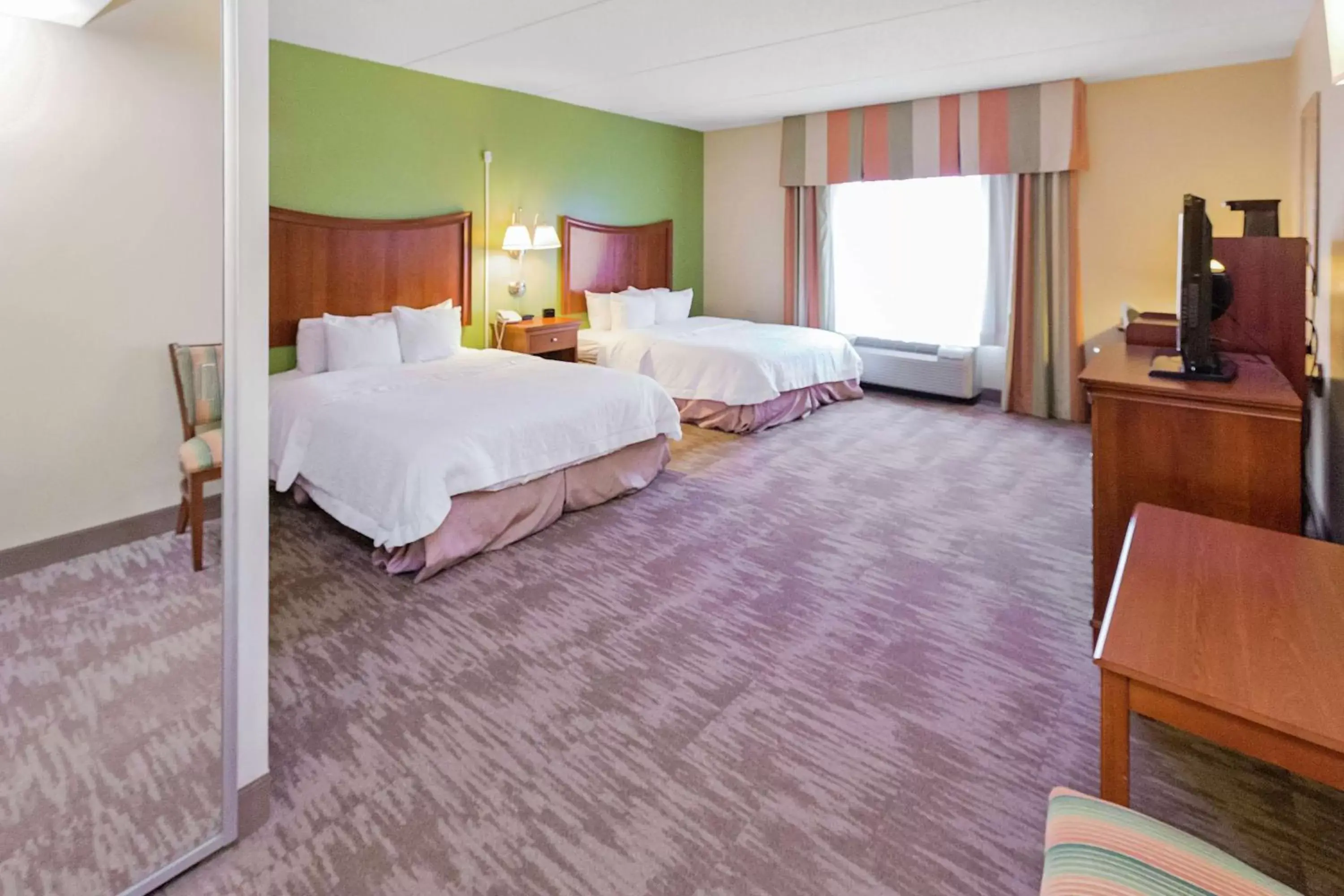 Bed in Hampton Inn & Suites Blairsville