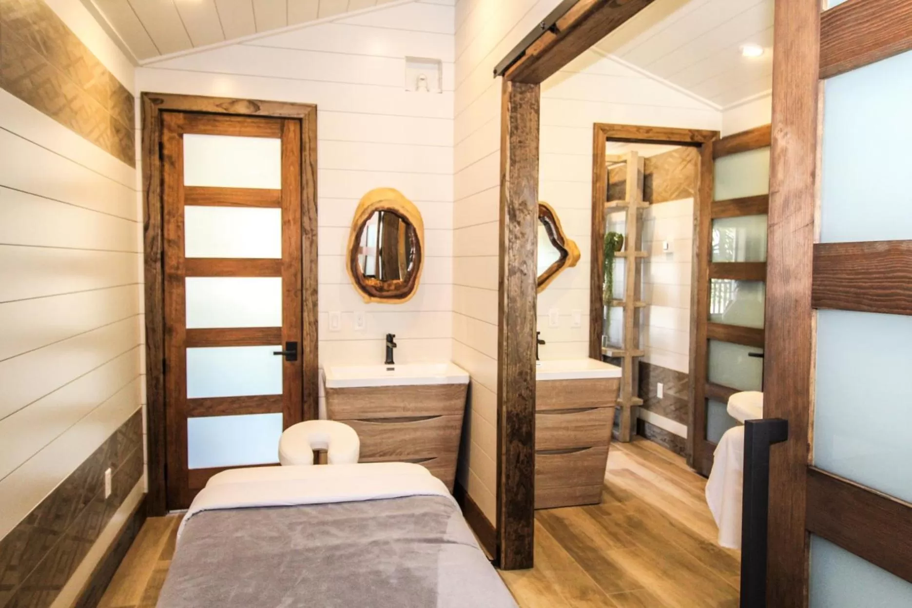 Massage, Bed in Bali Hai Beachfront Resort and Spa