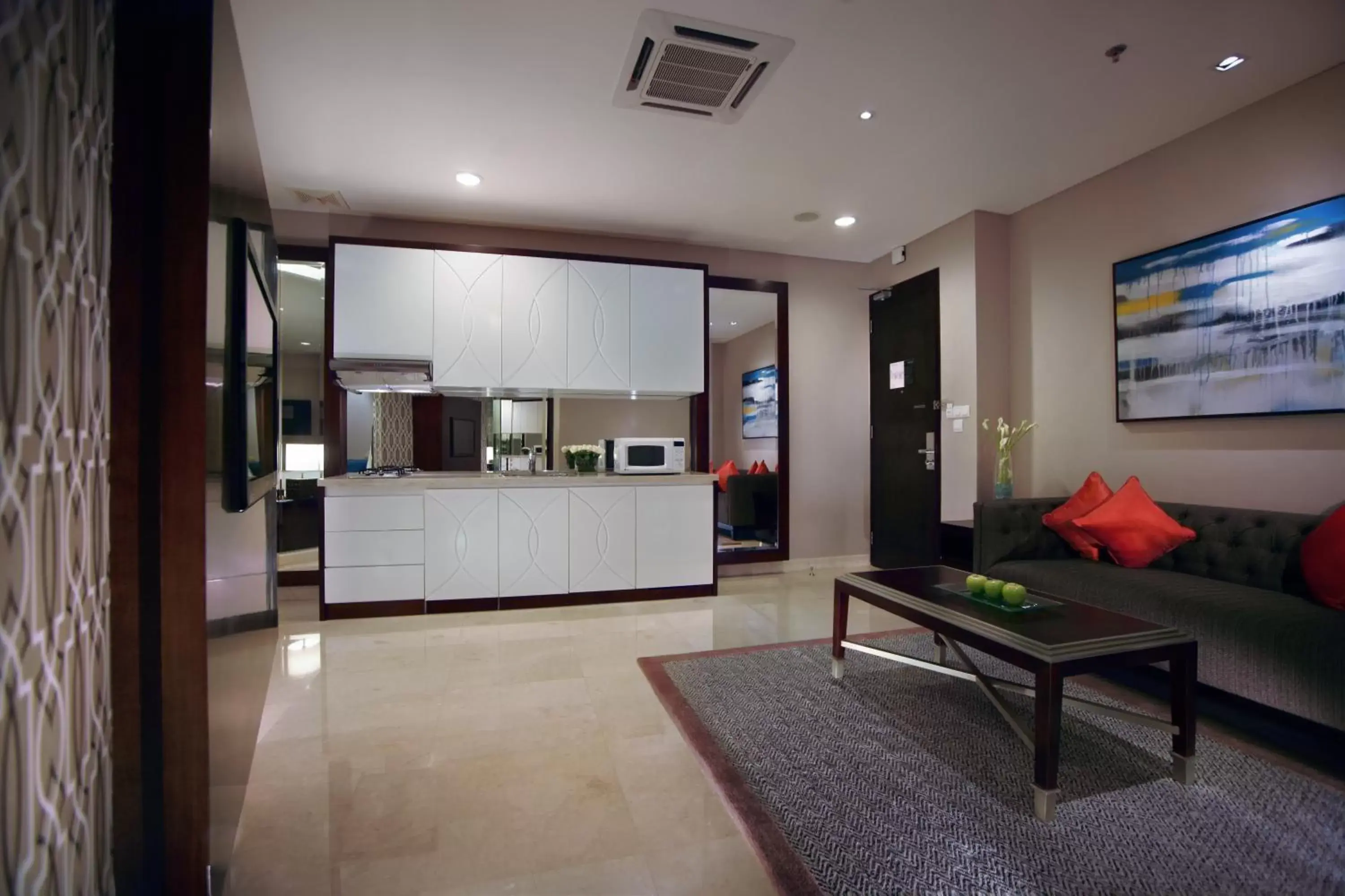 Dining area, Kitchen/Kitchenette in The Grove Suites by GRAND ASTON