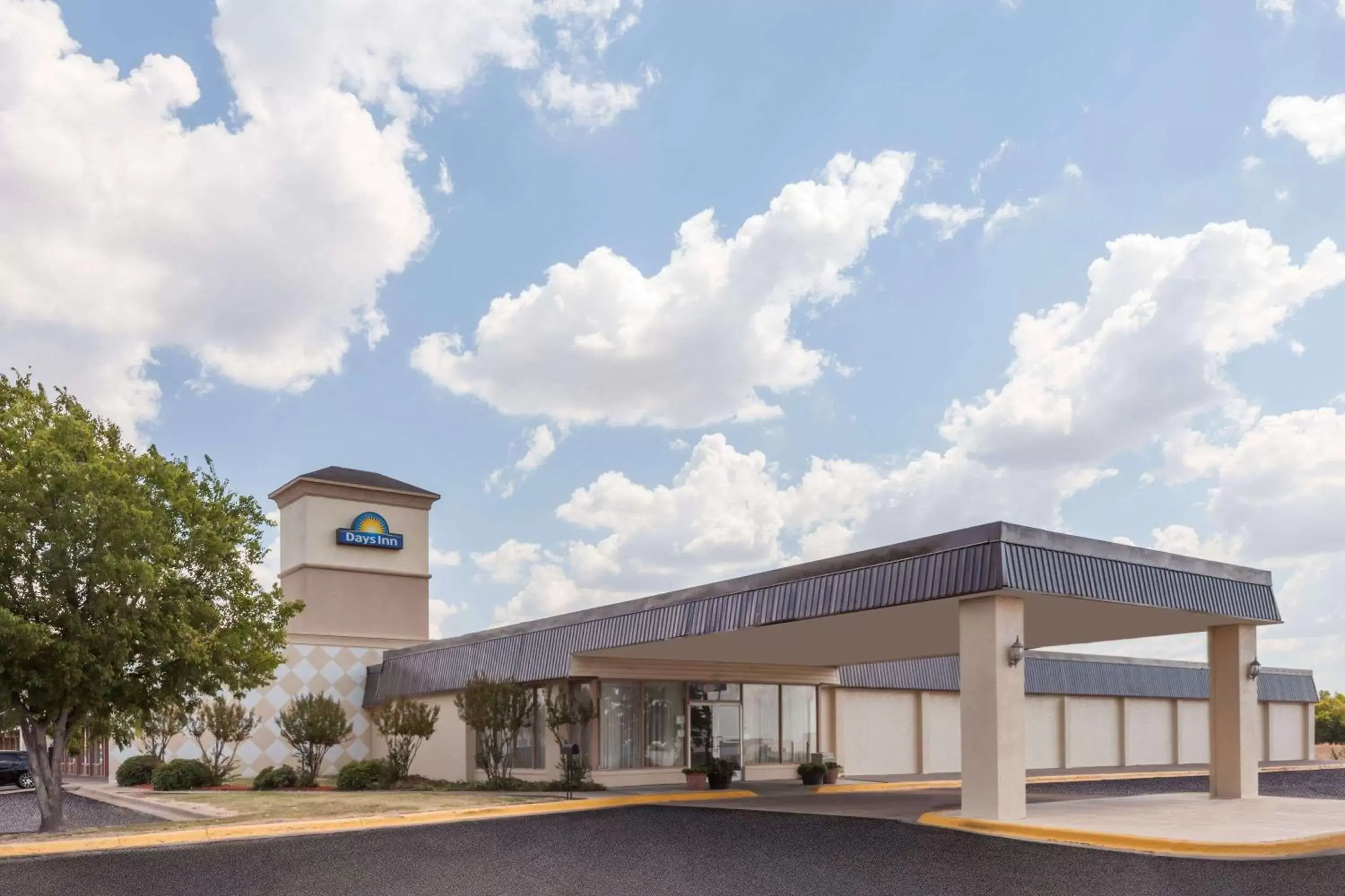 Property building in Days Inn by Wyndham Hillsboro TX