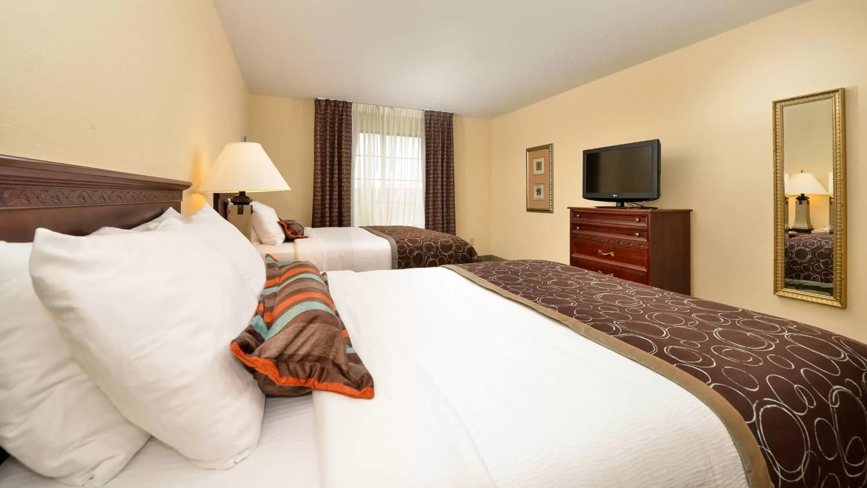 Photo of the whole room, Bed in Staybridge Suites West Des Moines, an IHG Hotel