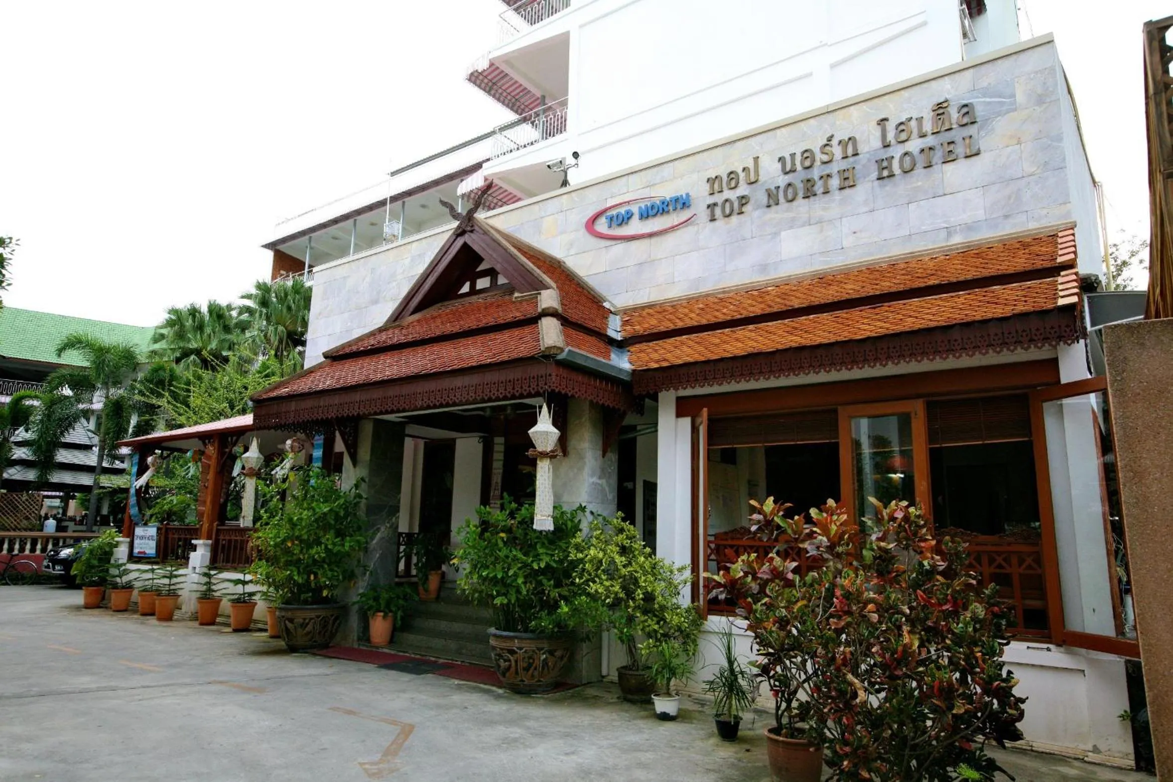 Facade/entrance in Top North Hotel