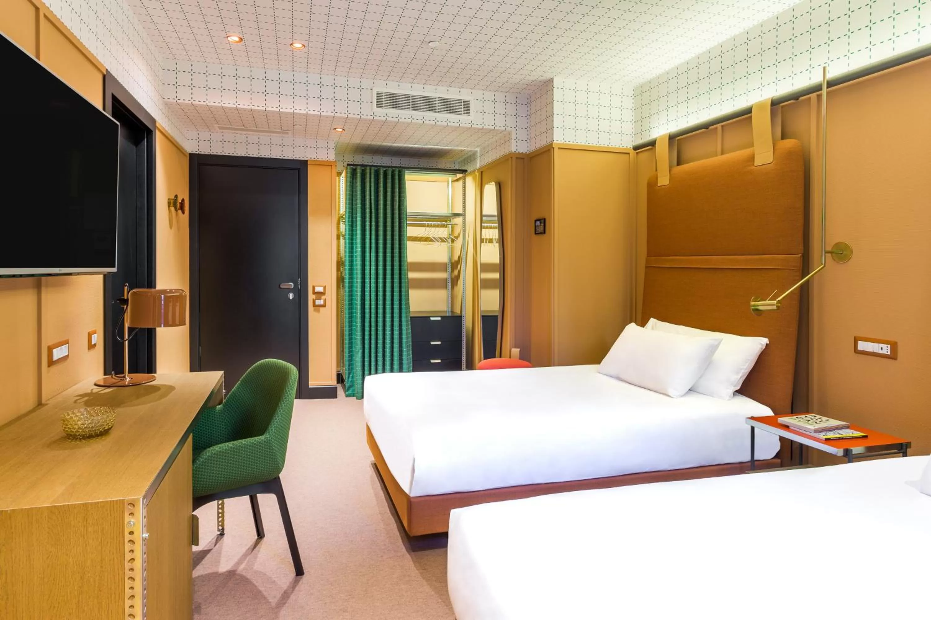 Photo of the whole room, Bed in Room Mate Collection Giulia, Milan